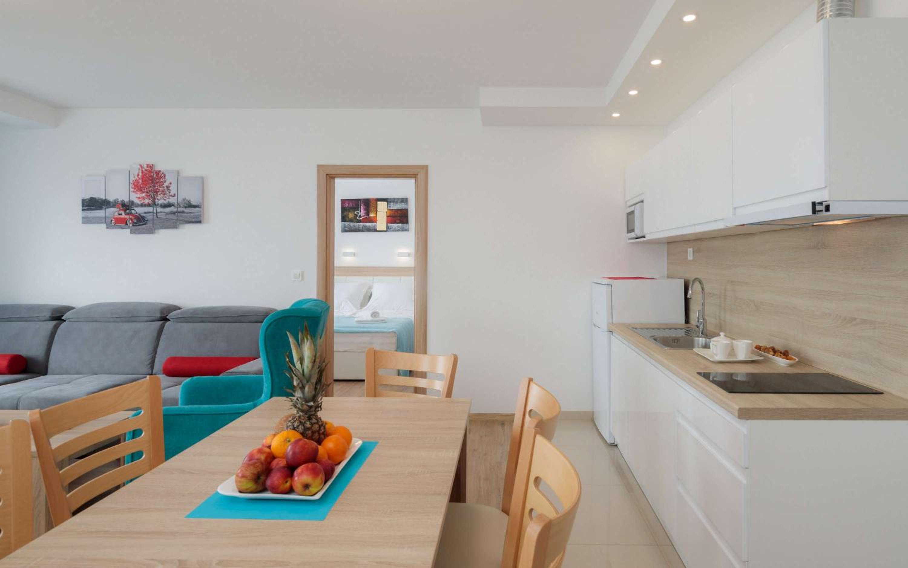One-Bedroom Apartment with Sea View photo 3