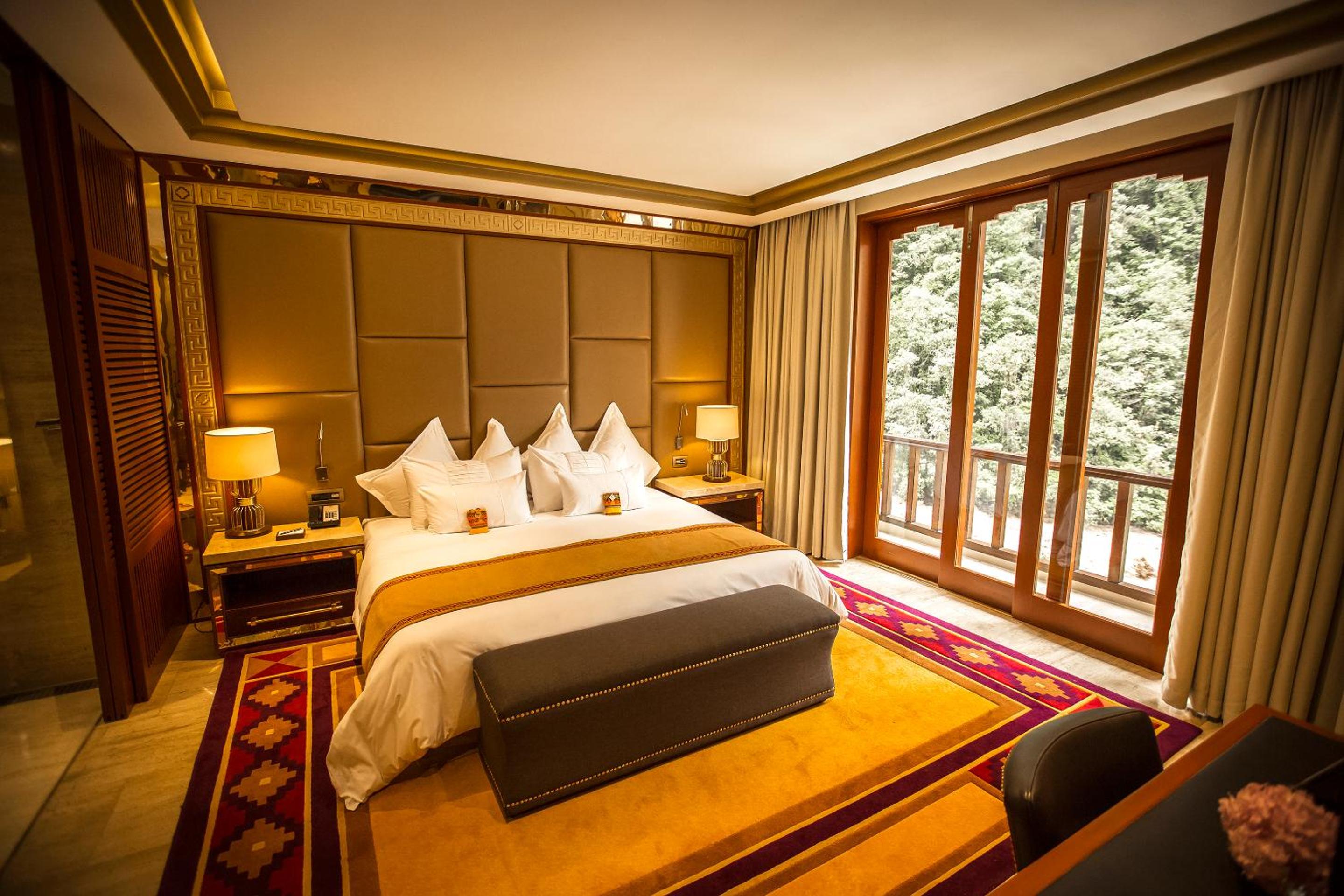 Imperial Suite - Photo 2