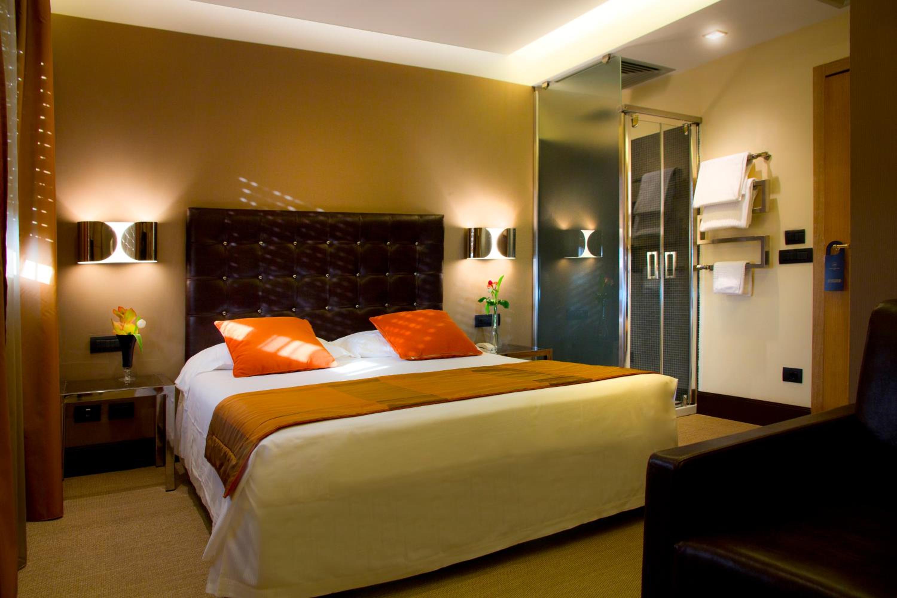 Superior Deluxe Double or Twin Room thumbnail 5