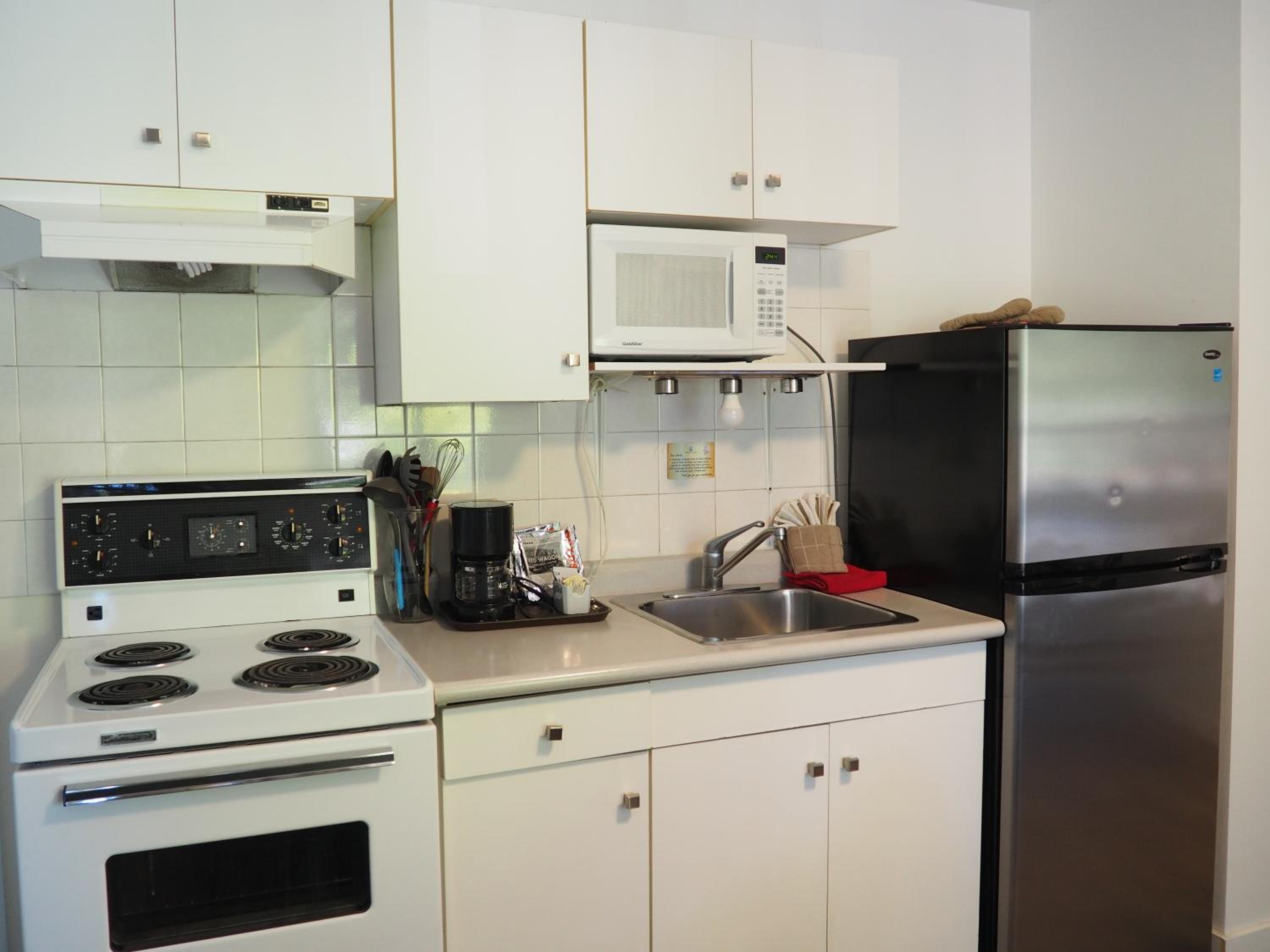 Two-Bedroom Cottage - Photo 9