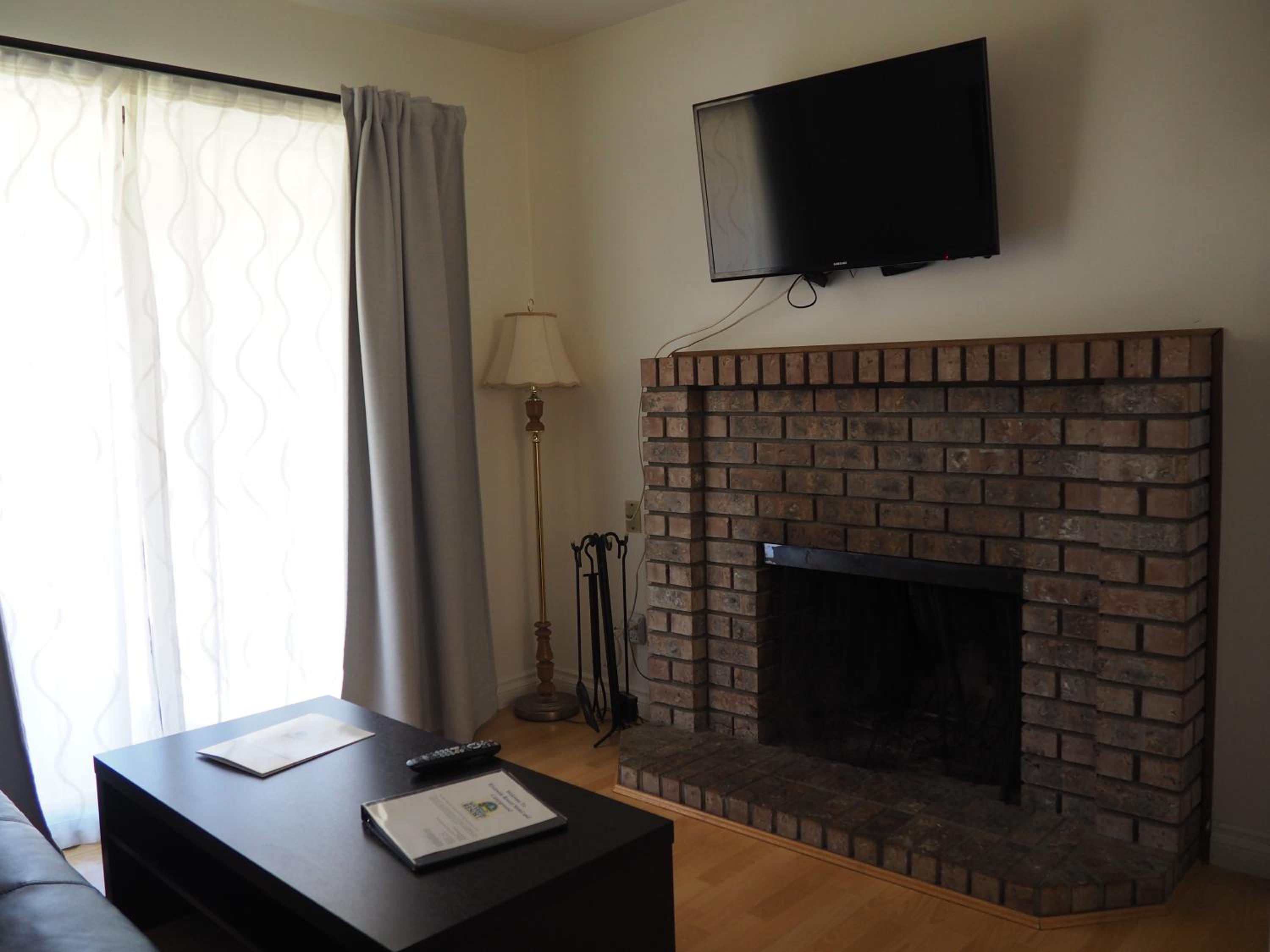 Two-Bedroom Cottage - Photo 1