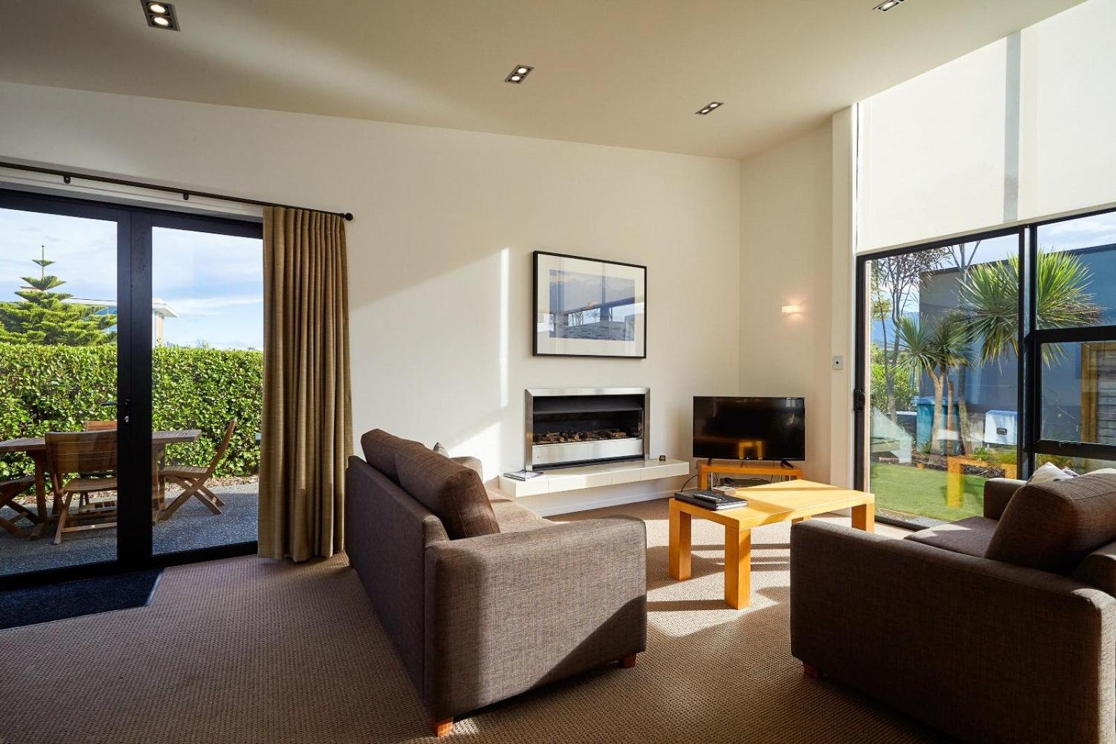 One-Bedroom Apartment - Photo 2