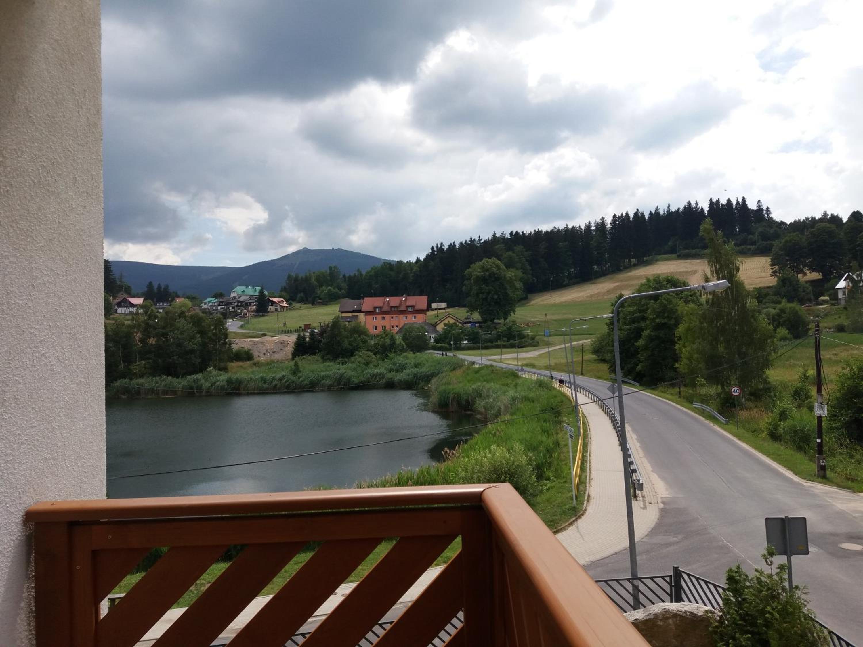 One-Bedroom Apartment with Mountain View photo 3