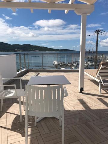 Deluxe Double Room with Sea View photo 3
