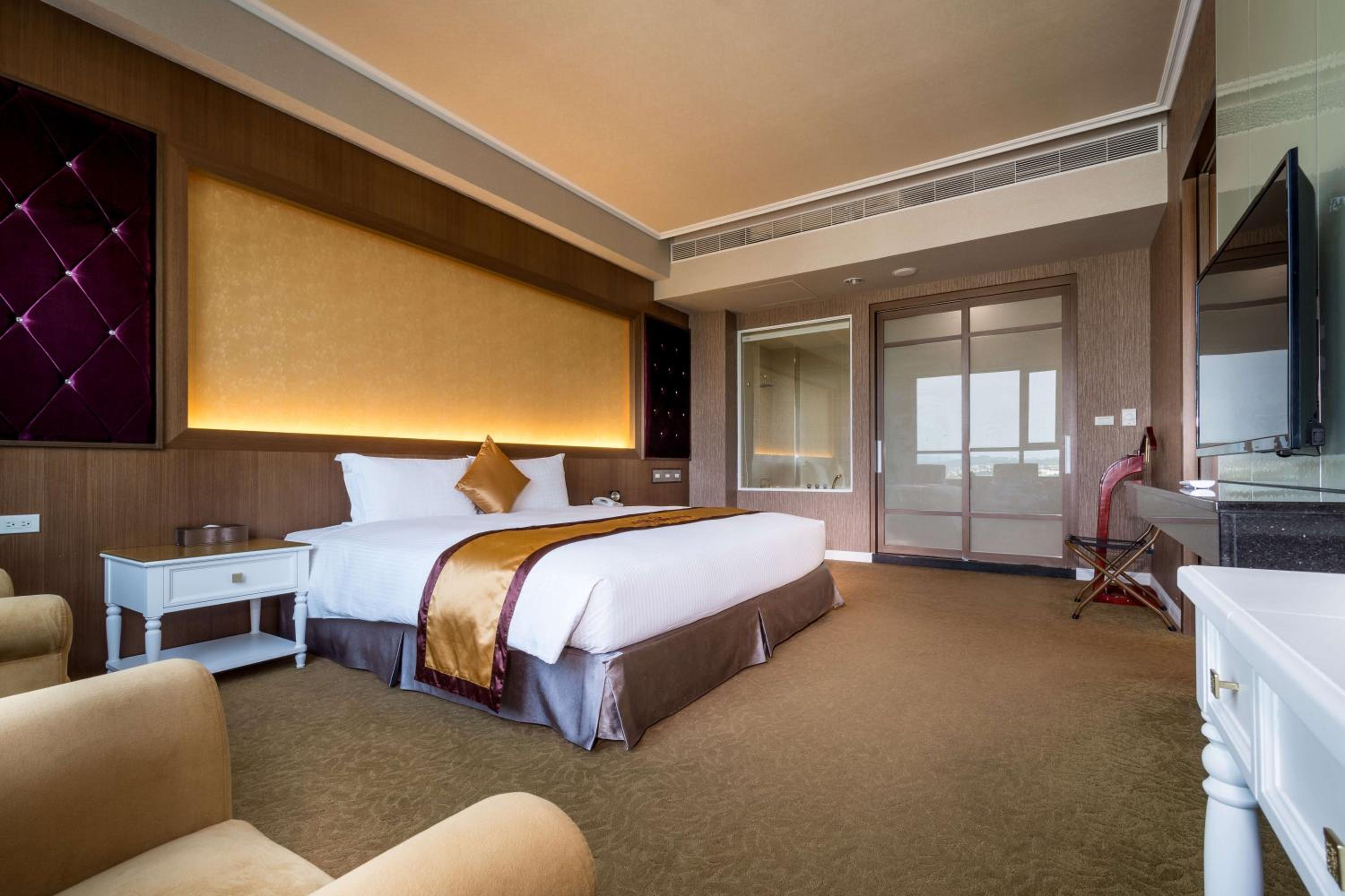 King Suite photo 2