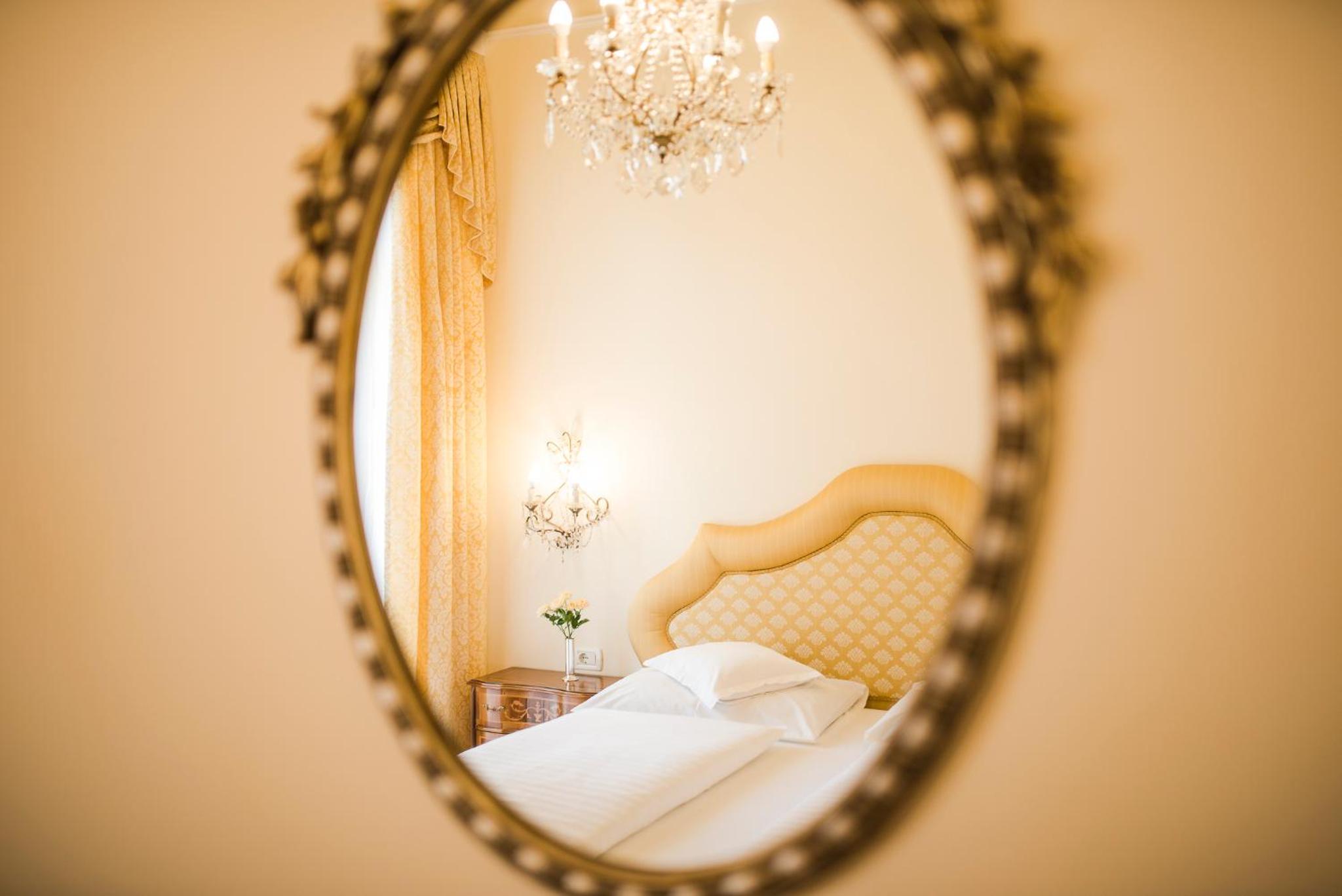 Deluxe Suite - Photo 2
