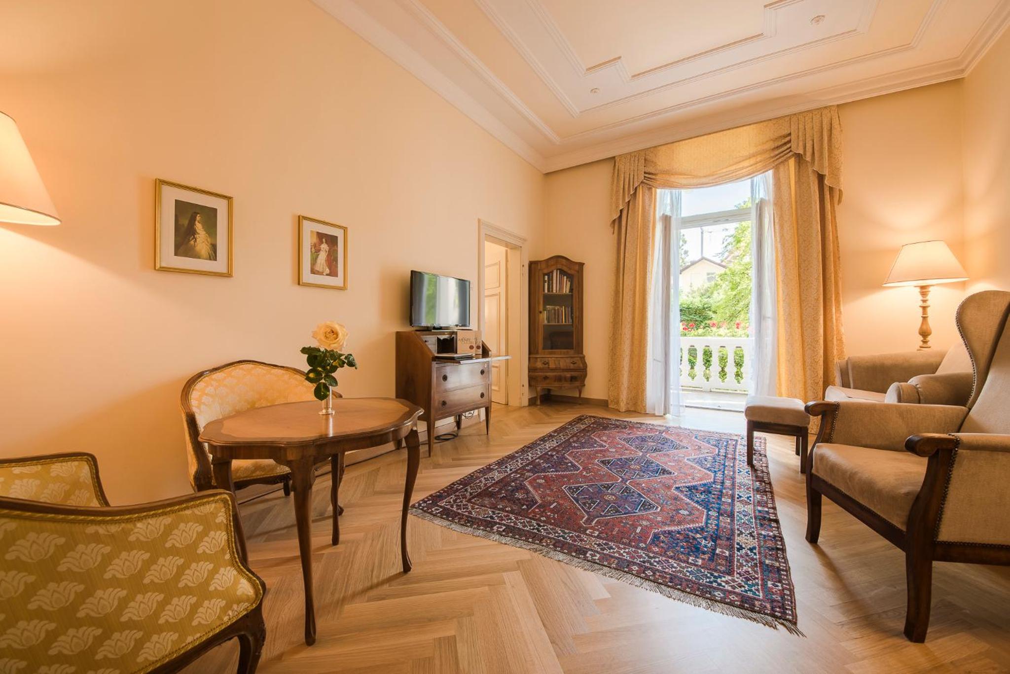 Deluxe Suite - Photo 6