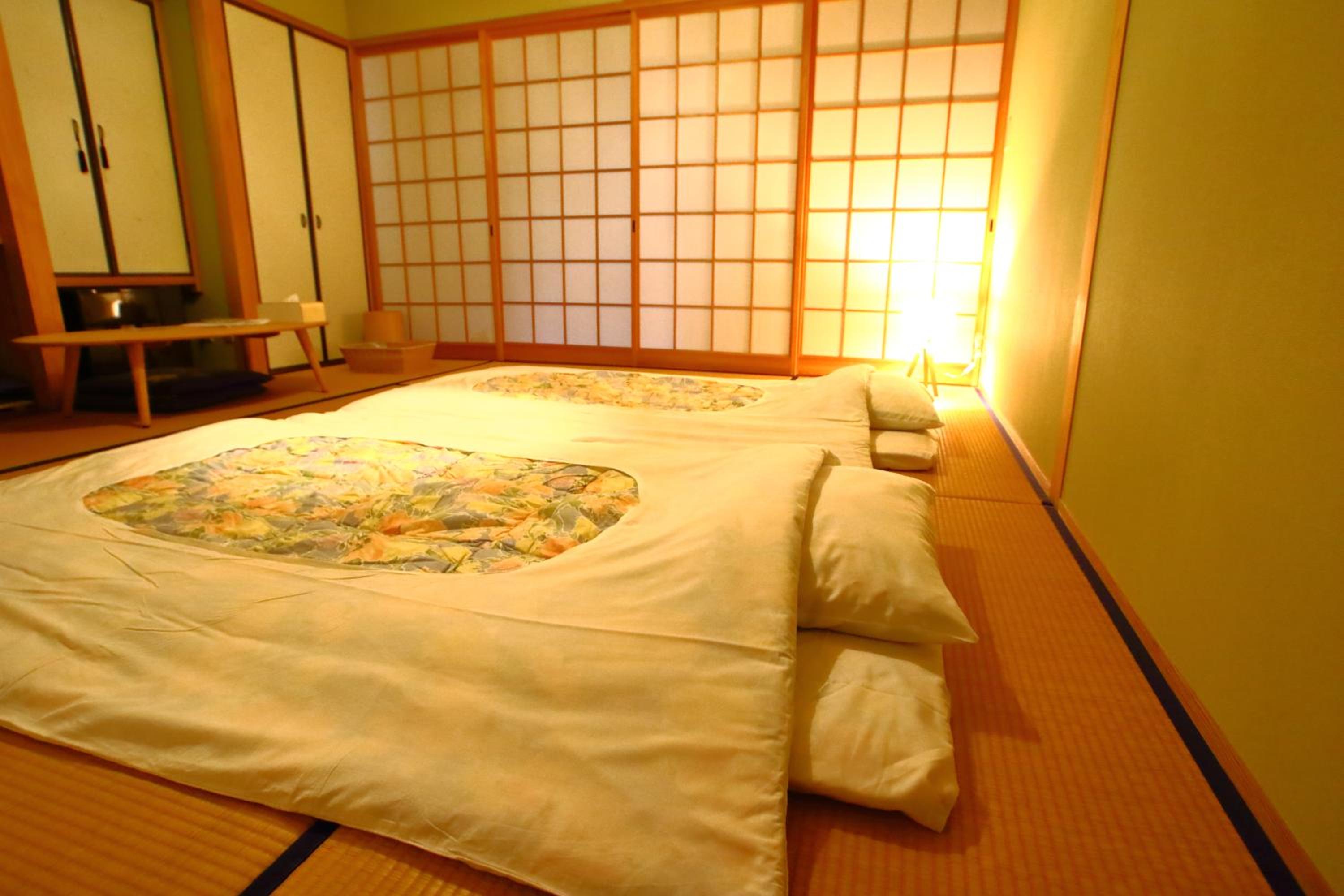Japanese-Style Room with Shared Bathroom - Photo 7