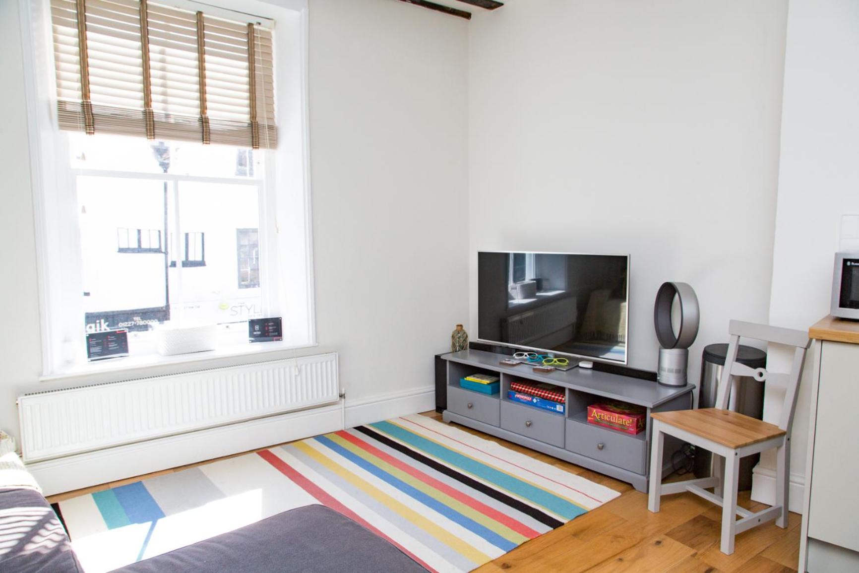 Two-Bedroom Apartment - Photo 2