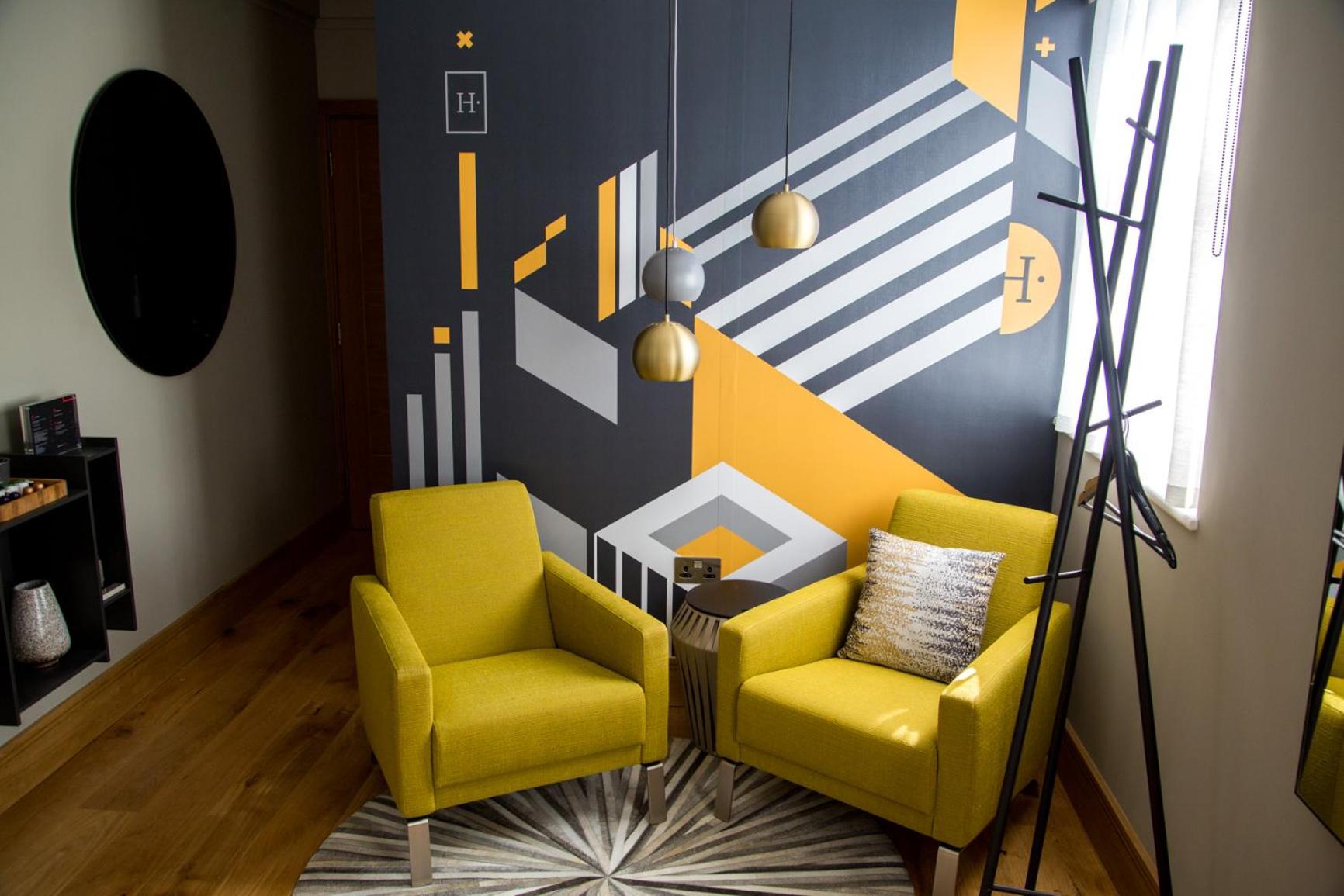 Deluxe King Room - Photo 15