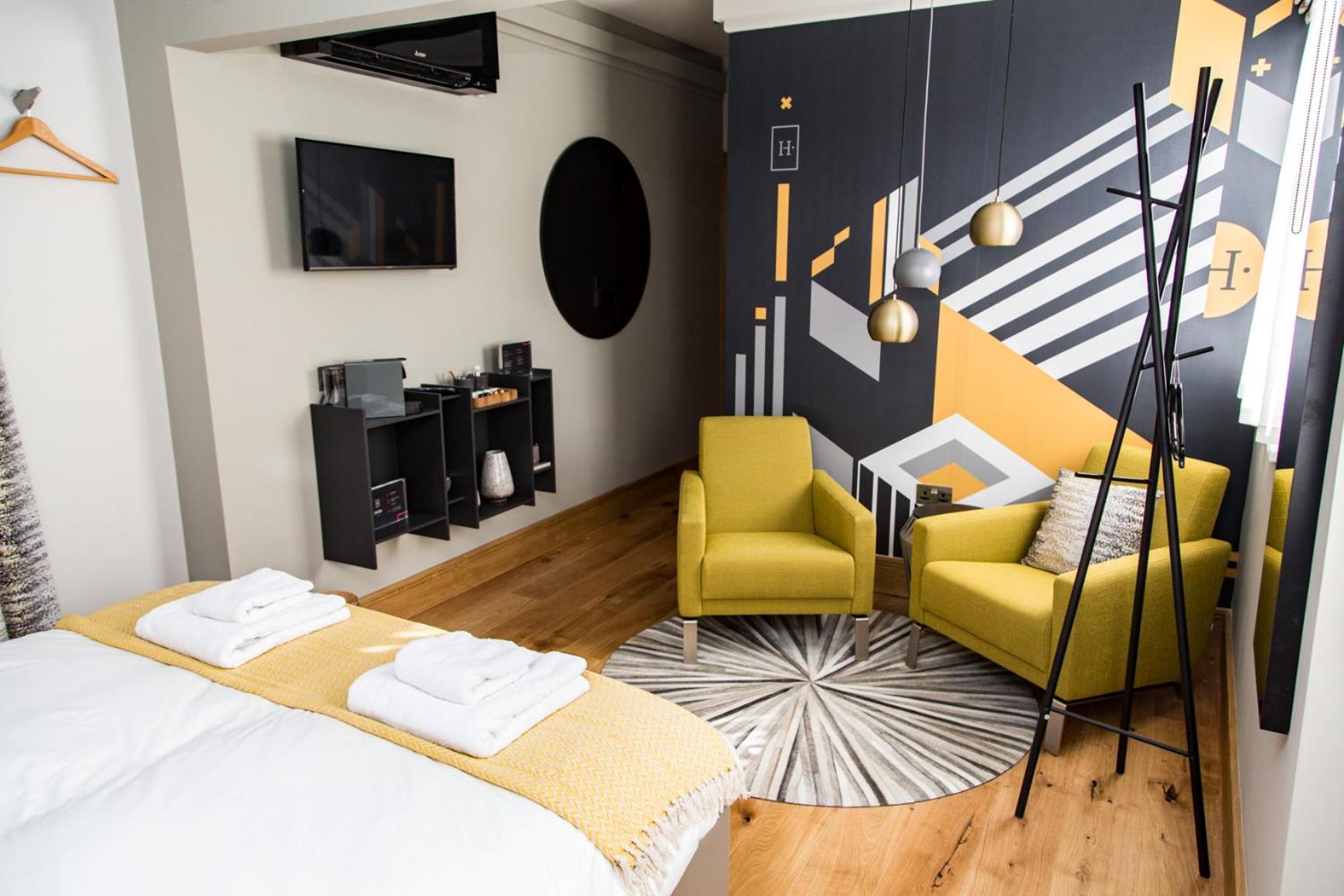 Deluxe King Room - Photo 1