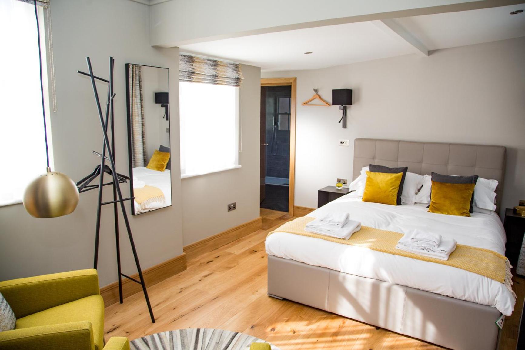 Deluxe King Room - Photo 17