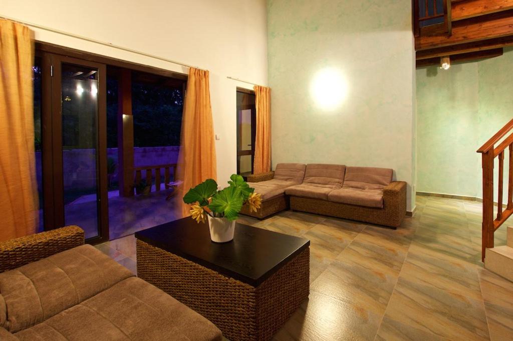 Villa photo 2