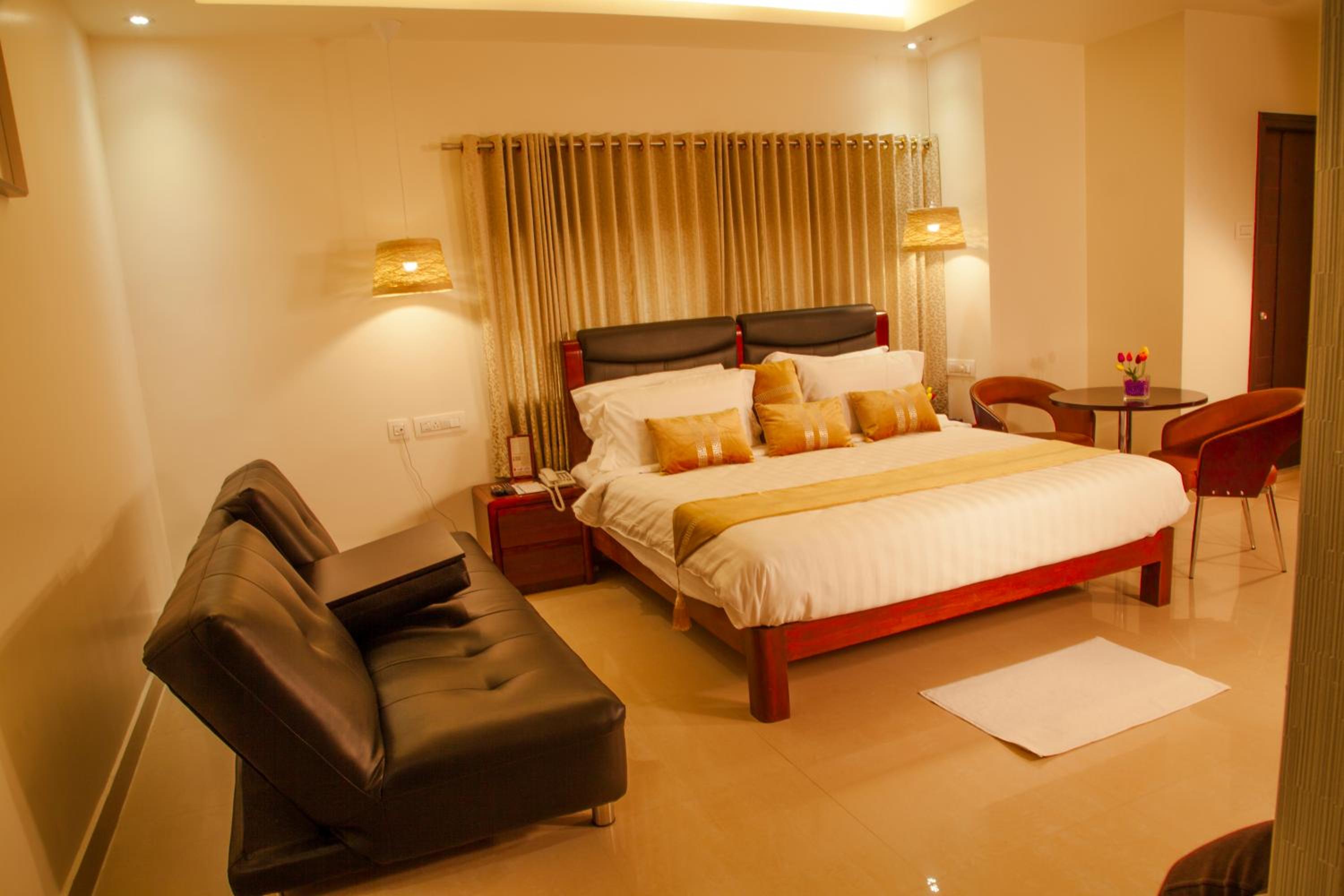 Deluxe King Room - Photo 5