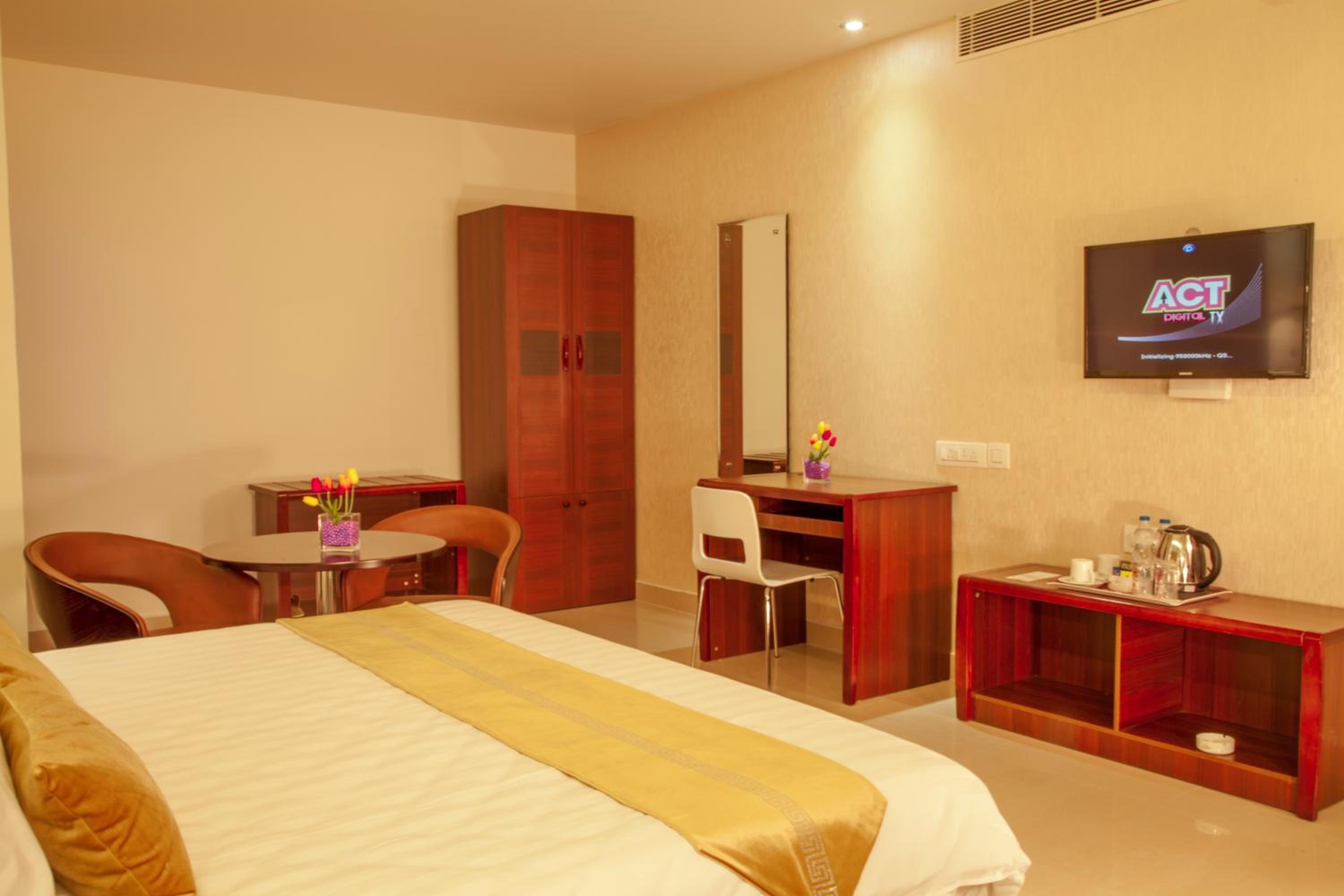 Deluxe King Room - Photo 2