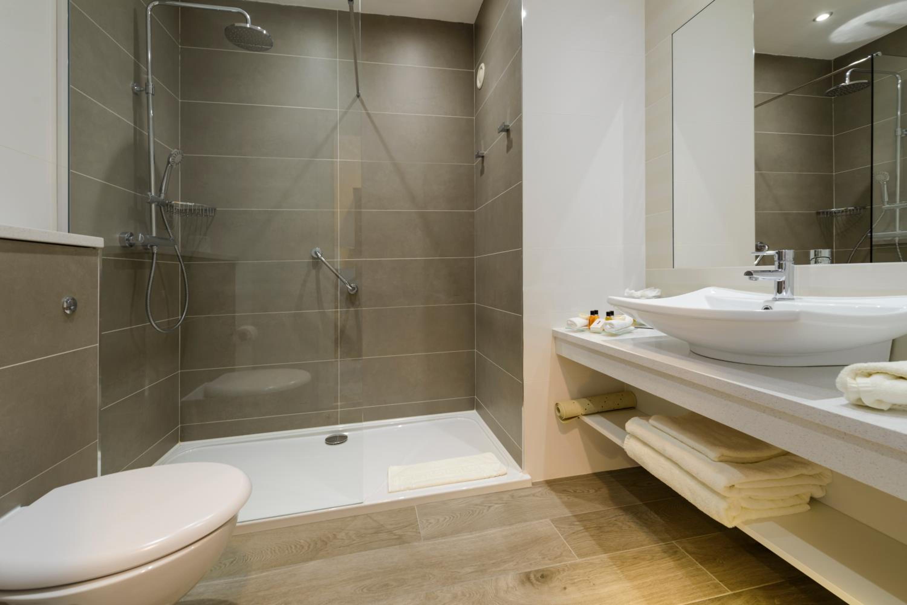 Double Room - Photo 9