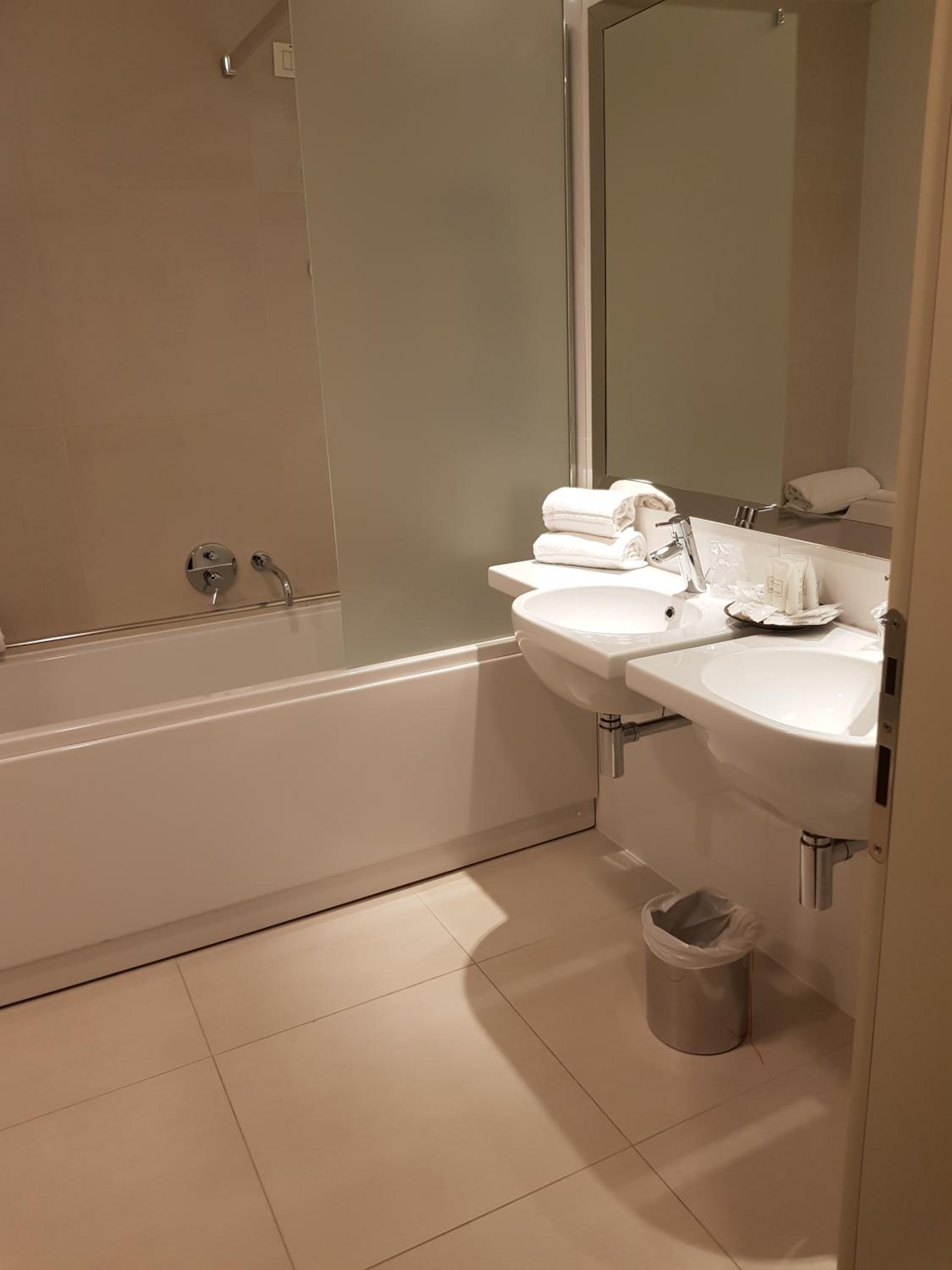 Superior Queen Room - Photo 8