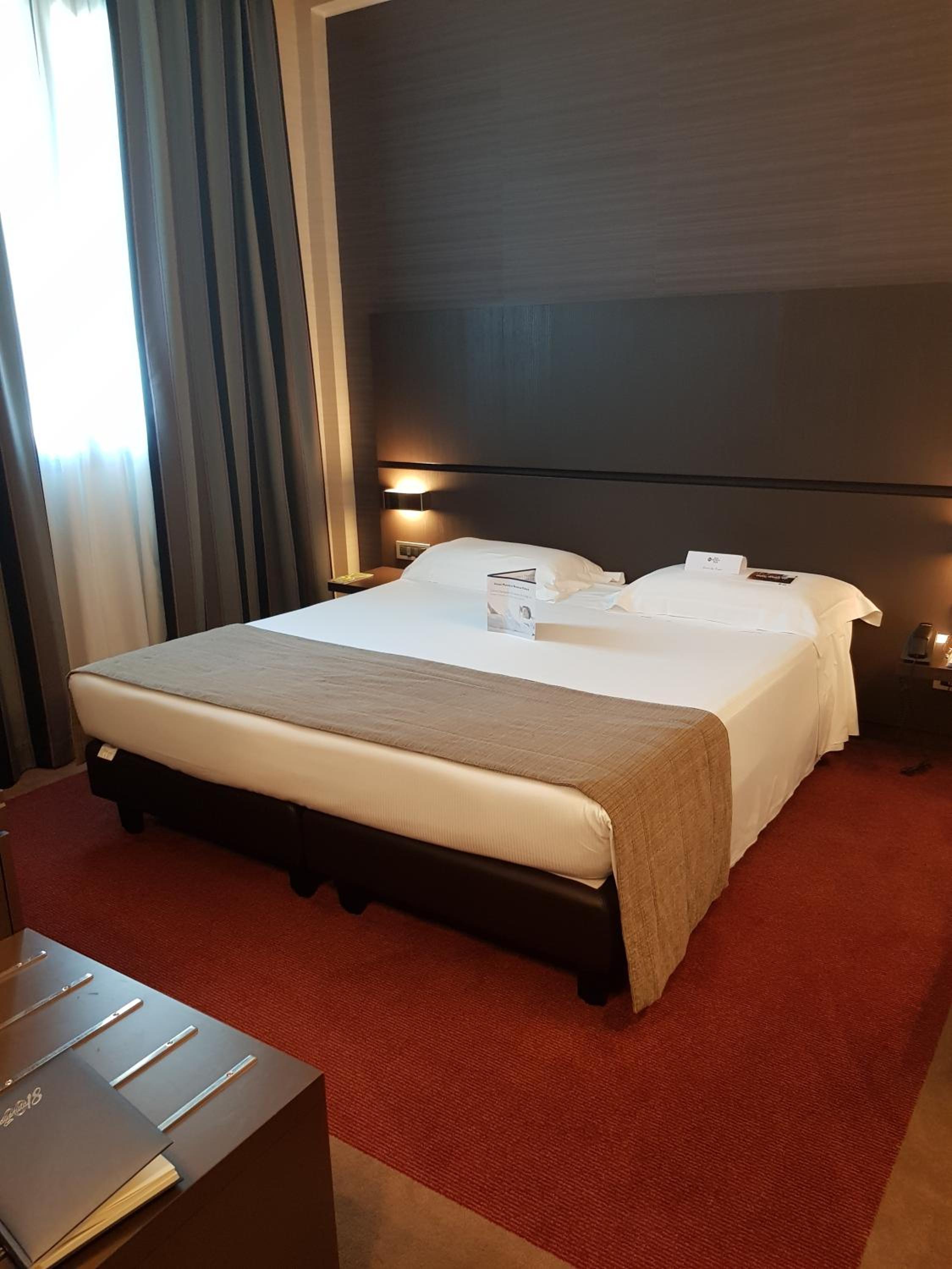 Comfort Queen Room - Photo 9