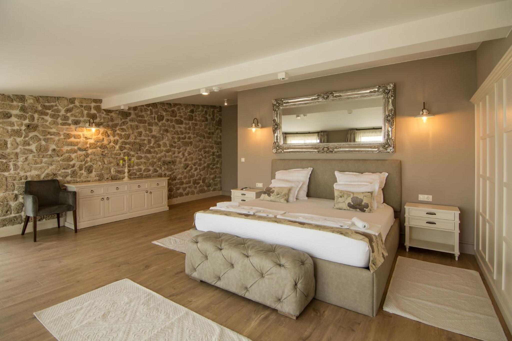 One-Bedroom Apartment - Photo 14