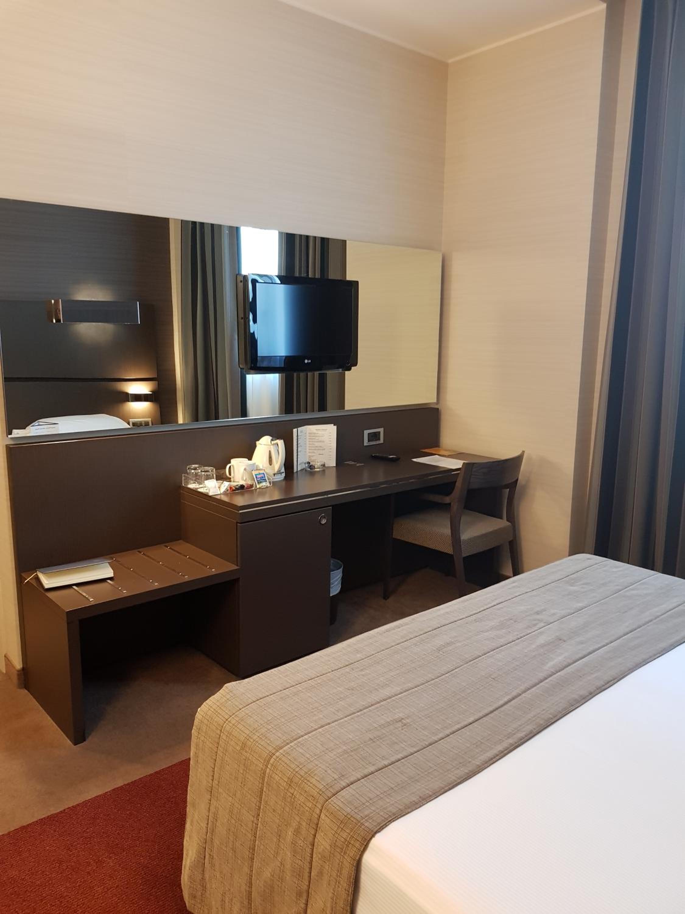 Comfort Queen Room - Photo 7