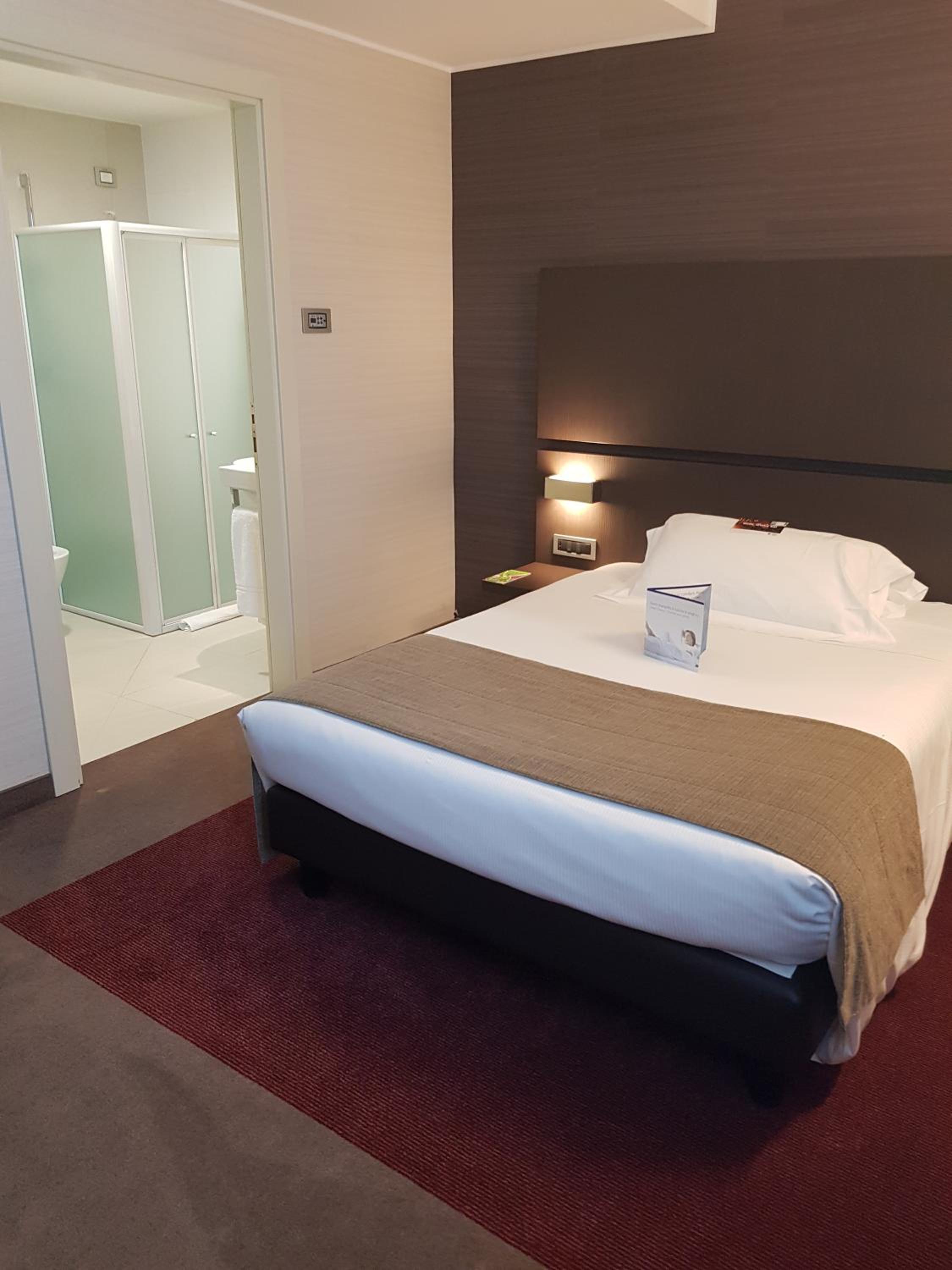 Comfort Queen Room - Photo 6