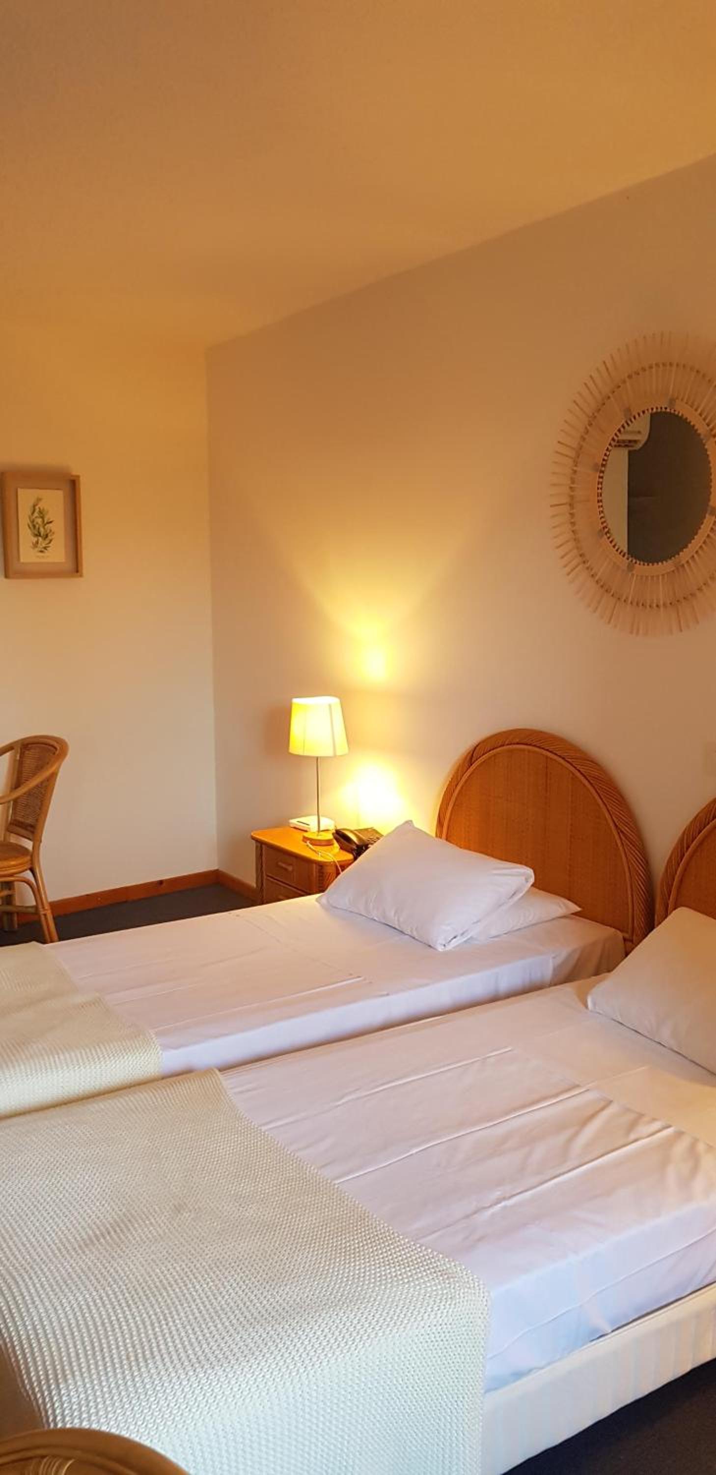 Double or Twin Room with Pool View - Photo 3