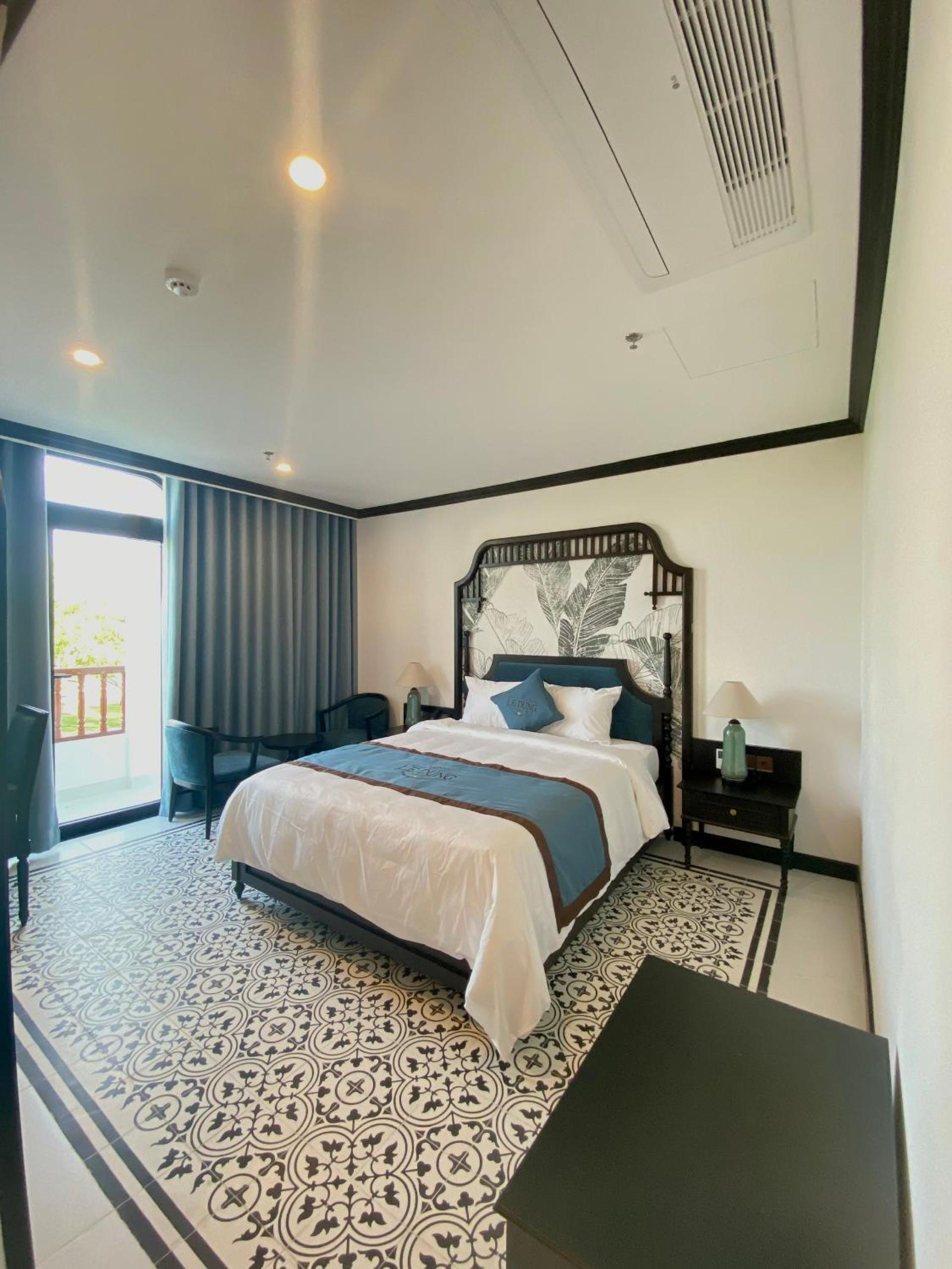 Queen Room with Balcony