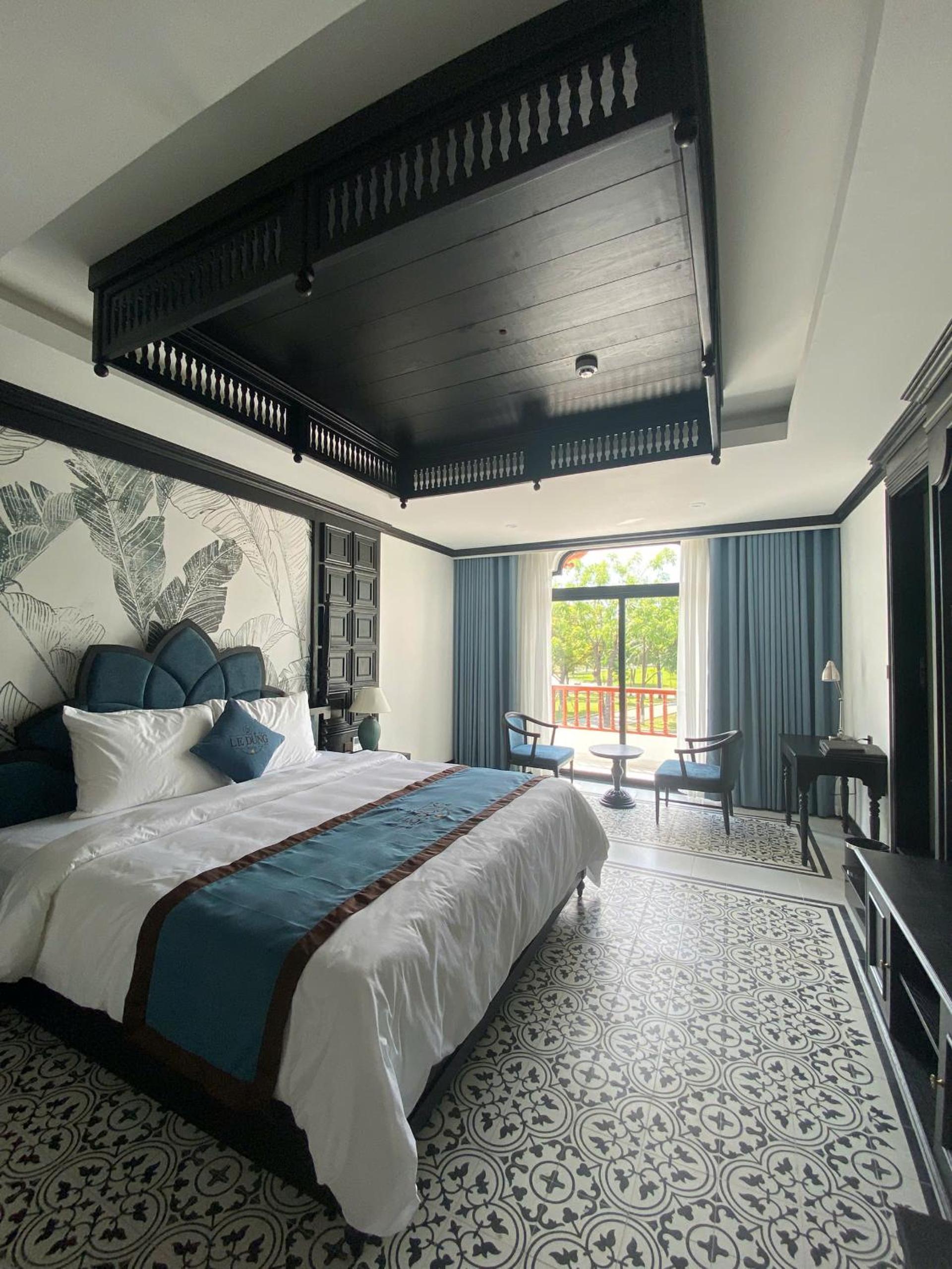 Queen Room with Balcony