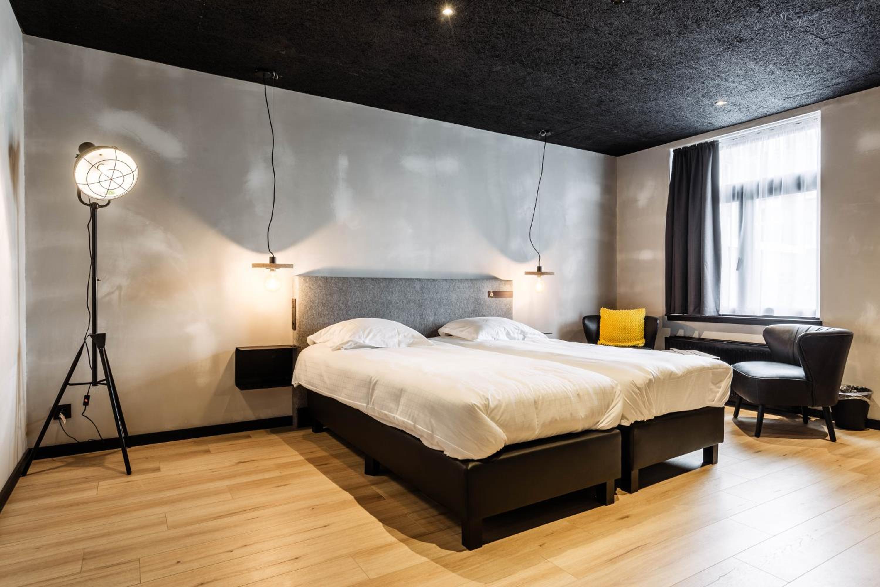Large Room photo 1