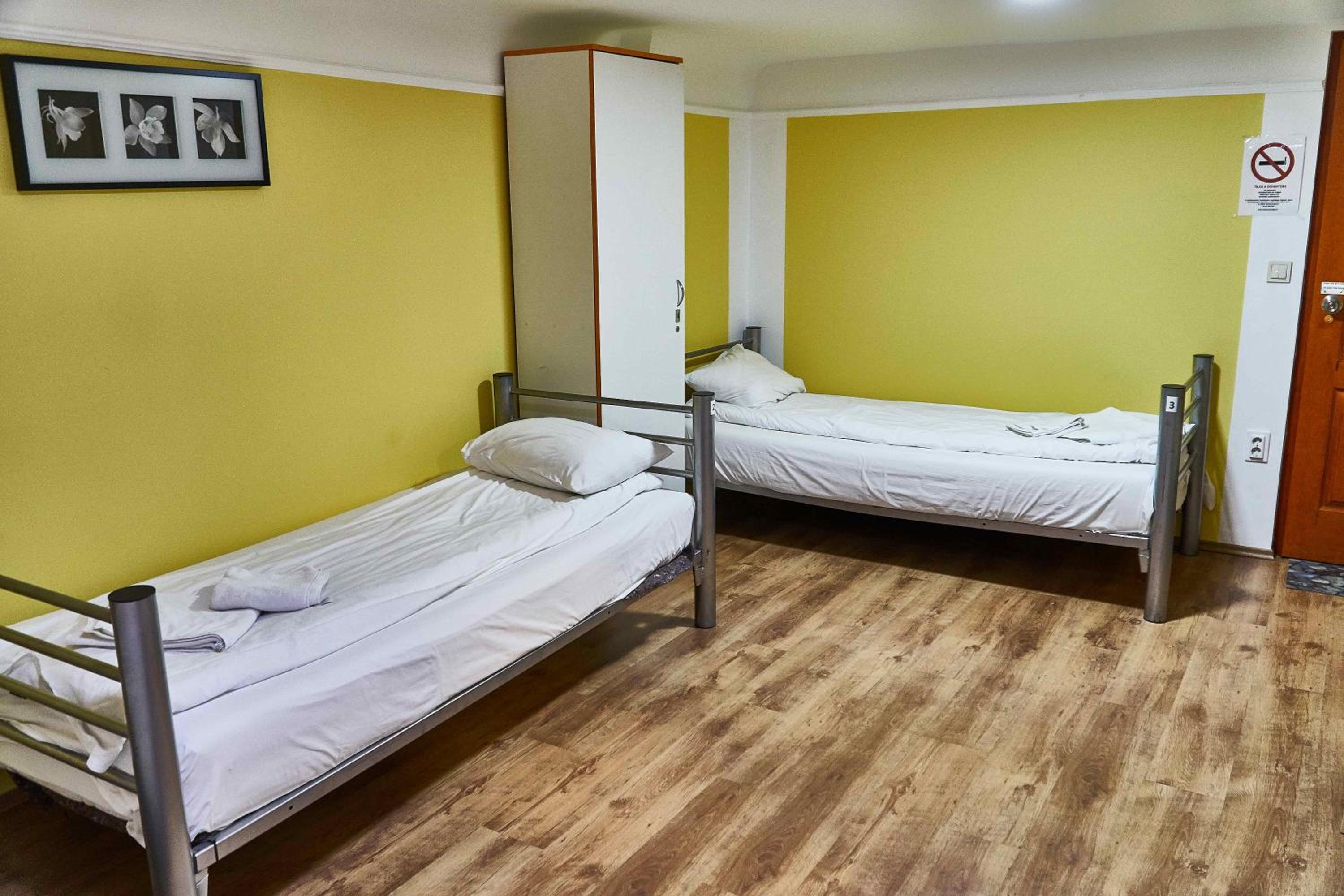Twin Room with Private Bathroom - Photo 7