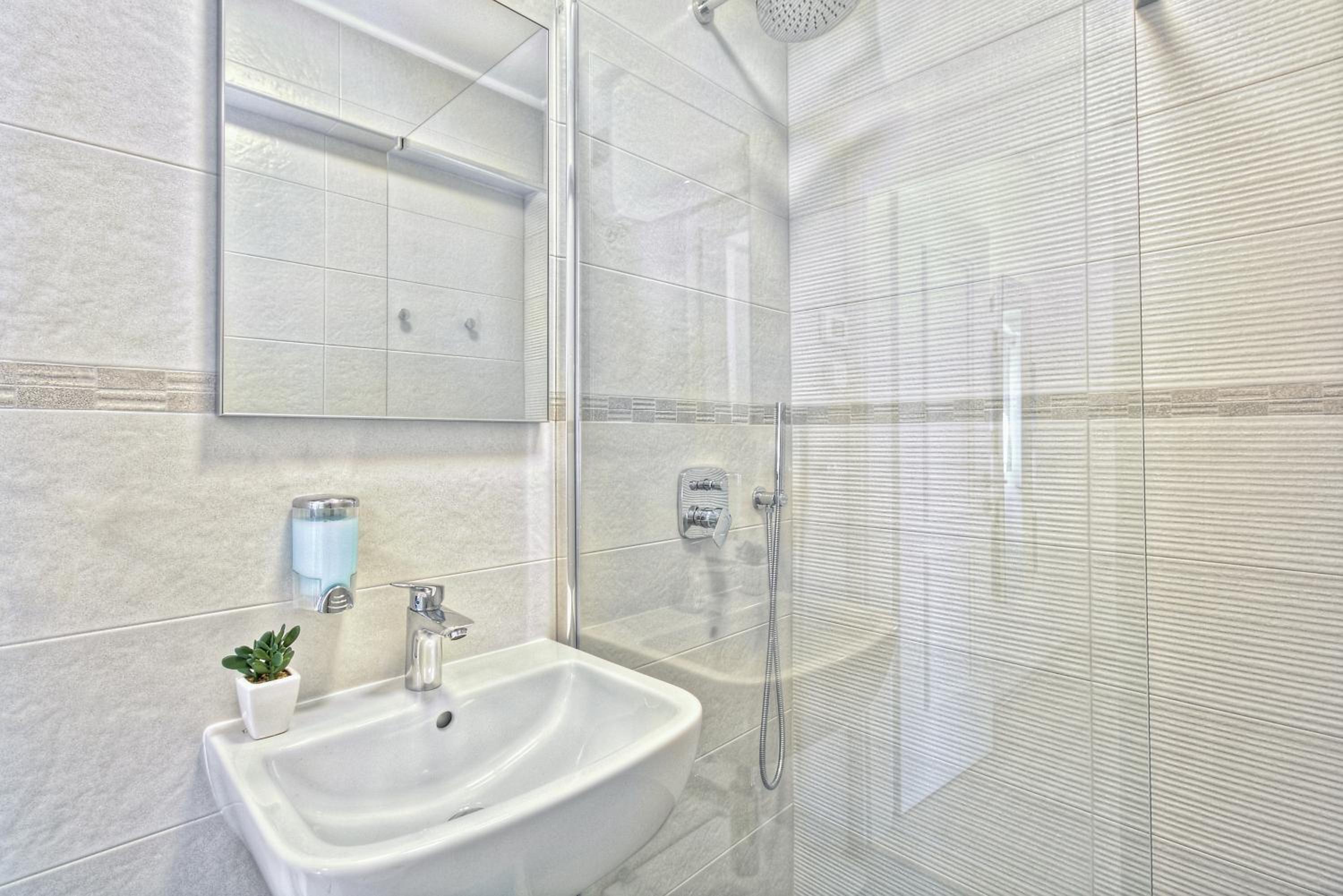 One-Bedroom Apartment with Balcony photo 2