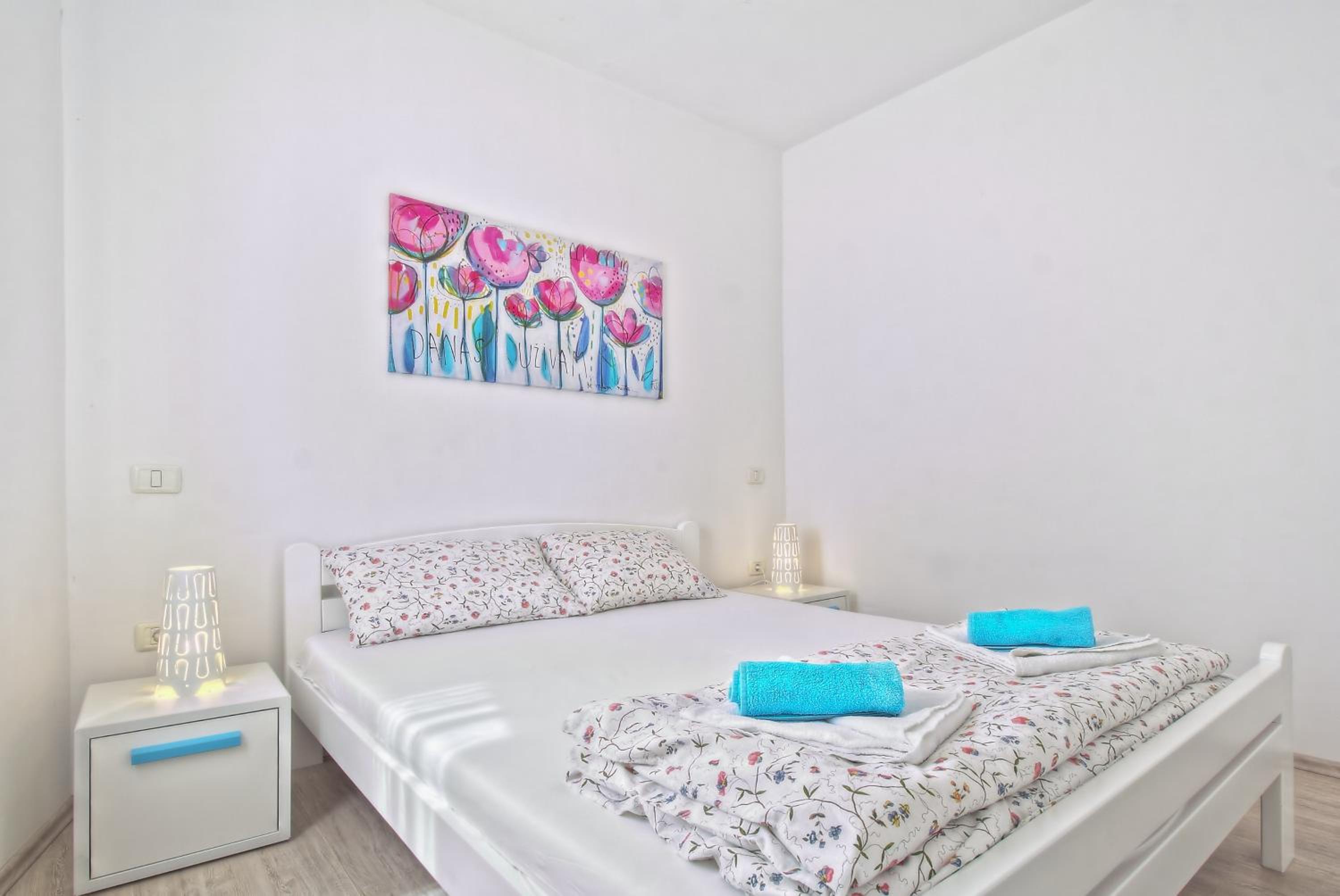 One-Bedroom Apartment with Balcony photo 3