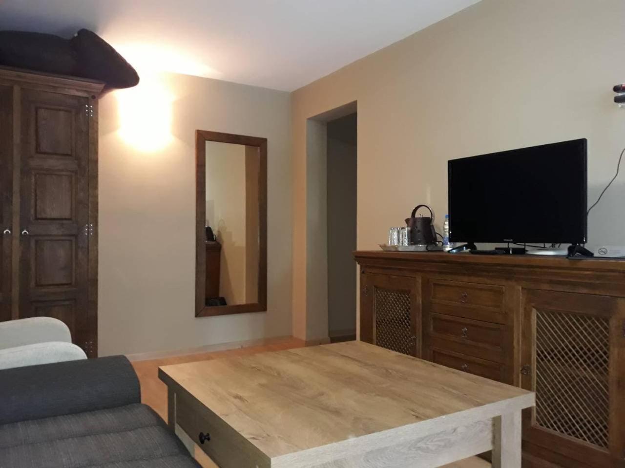Family Studio - Photo 6