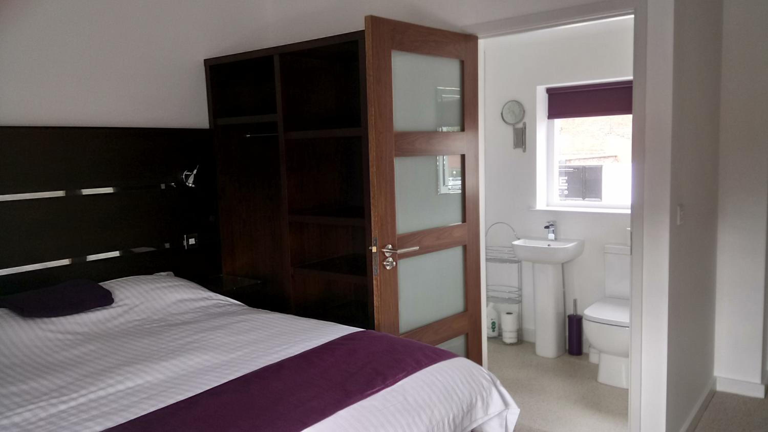Budget Double Room - Photo 4
