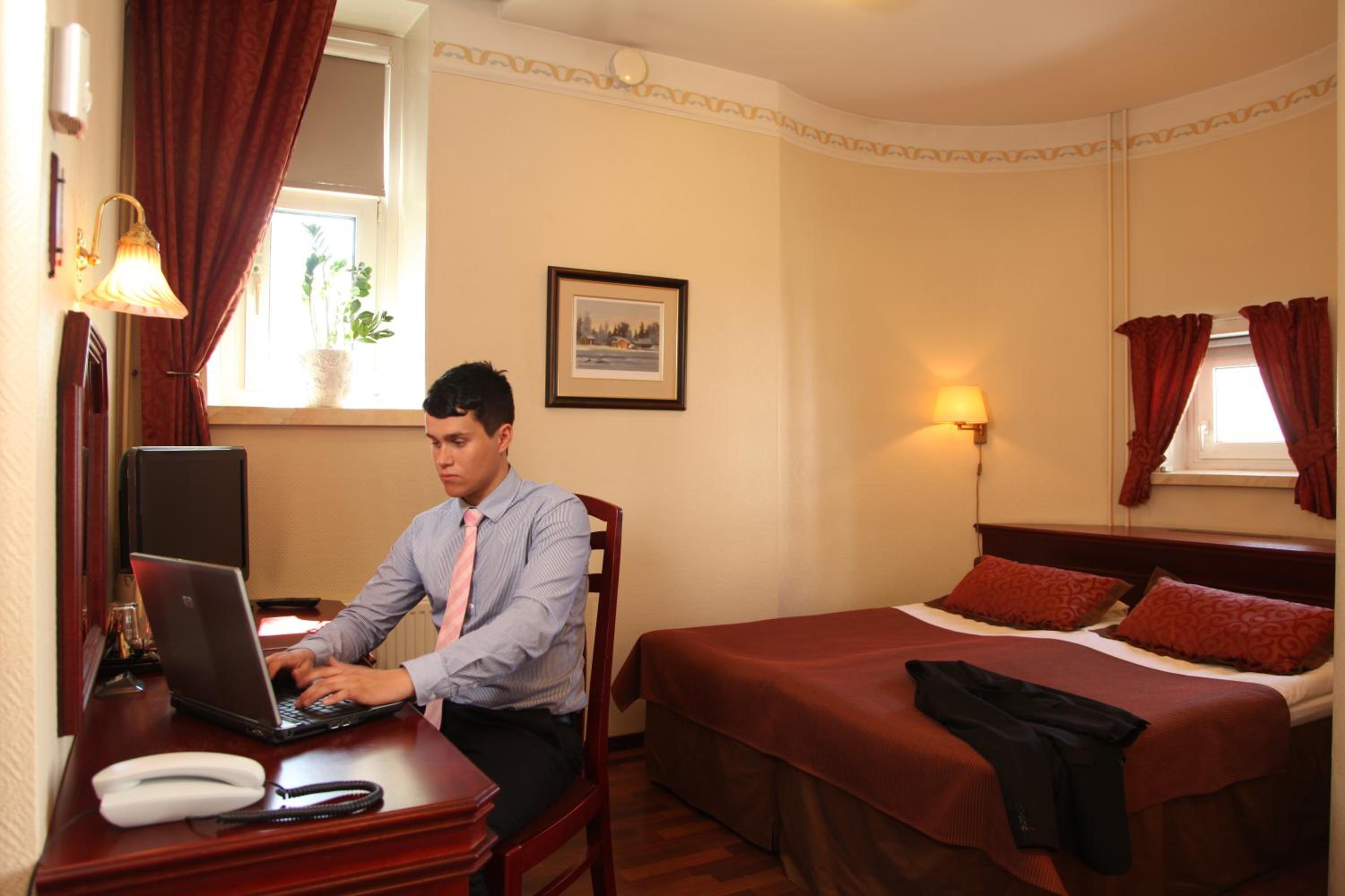 Standard Twin Room - Photo 8