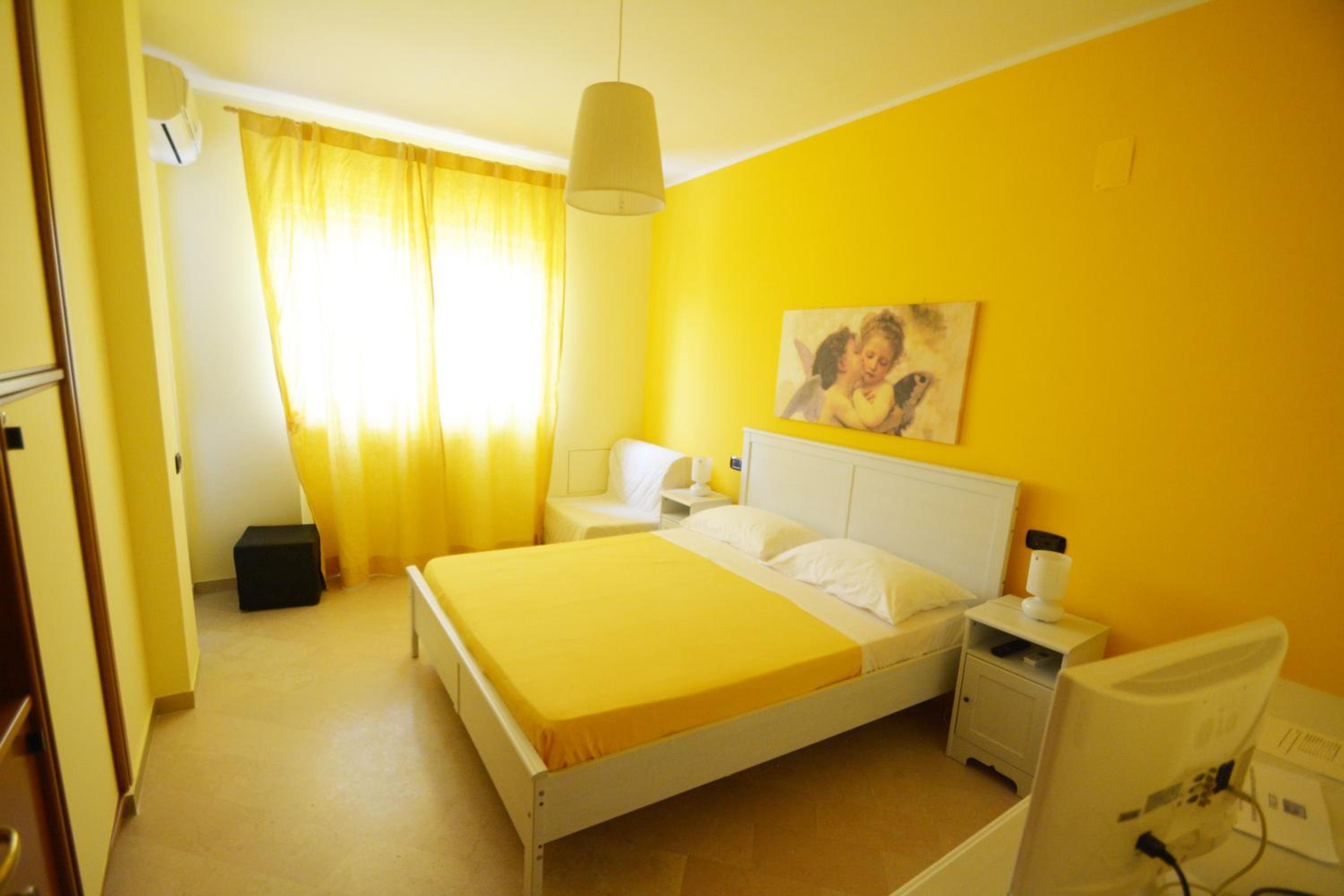 Deluxe Double Room with Side Sea View photo 2