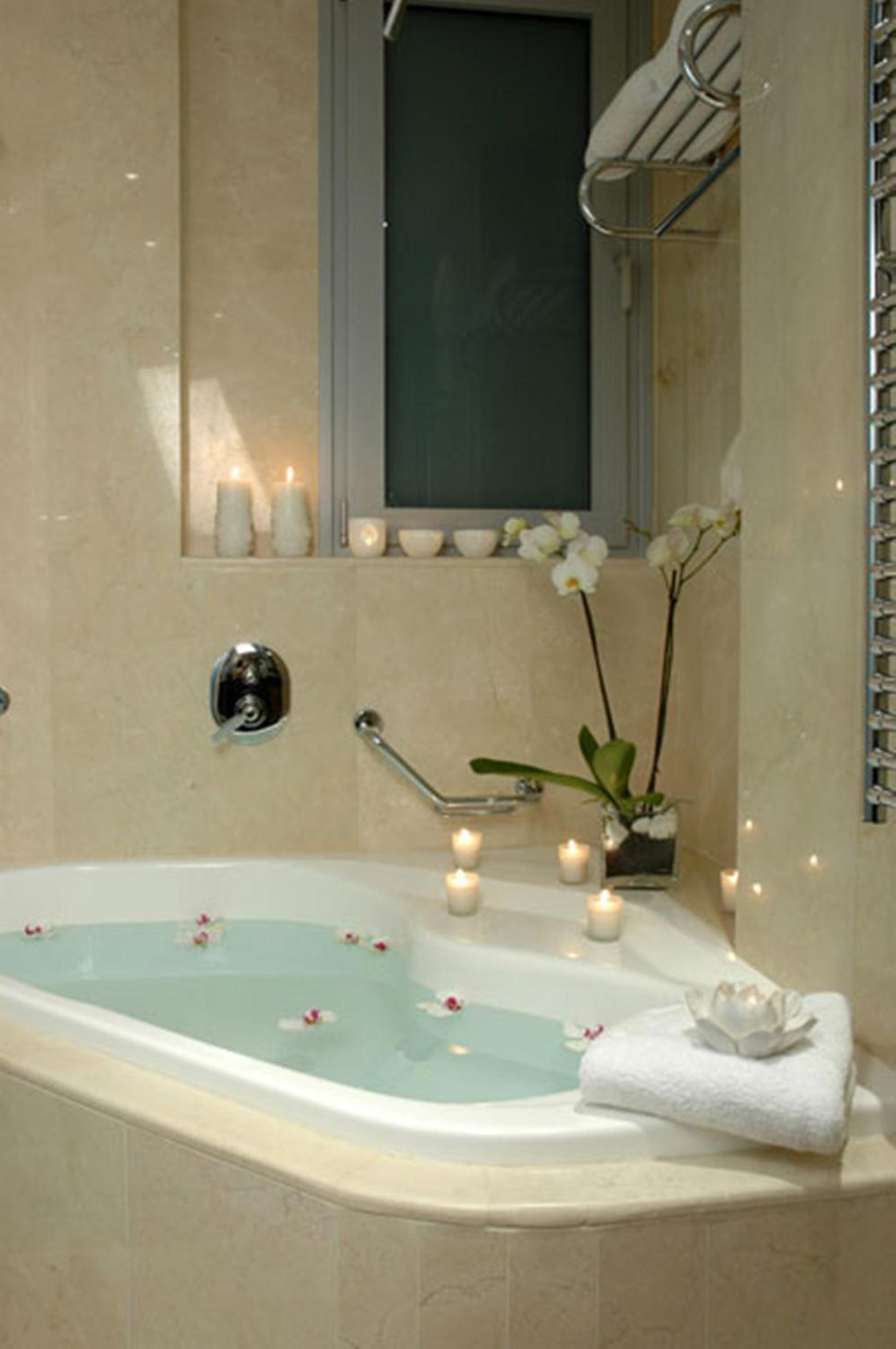 Luxury Suite with Front Sea View - Photo 7