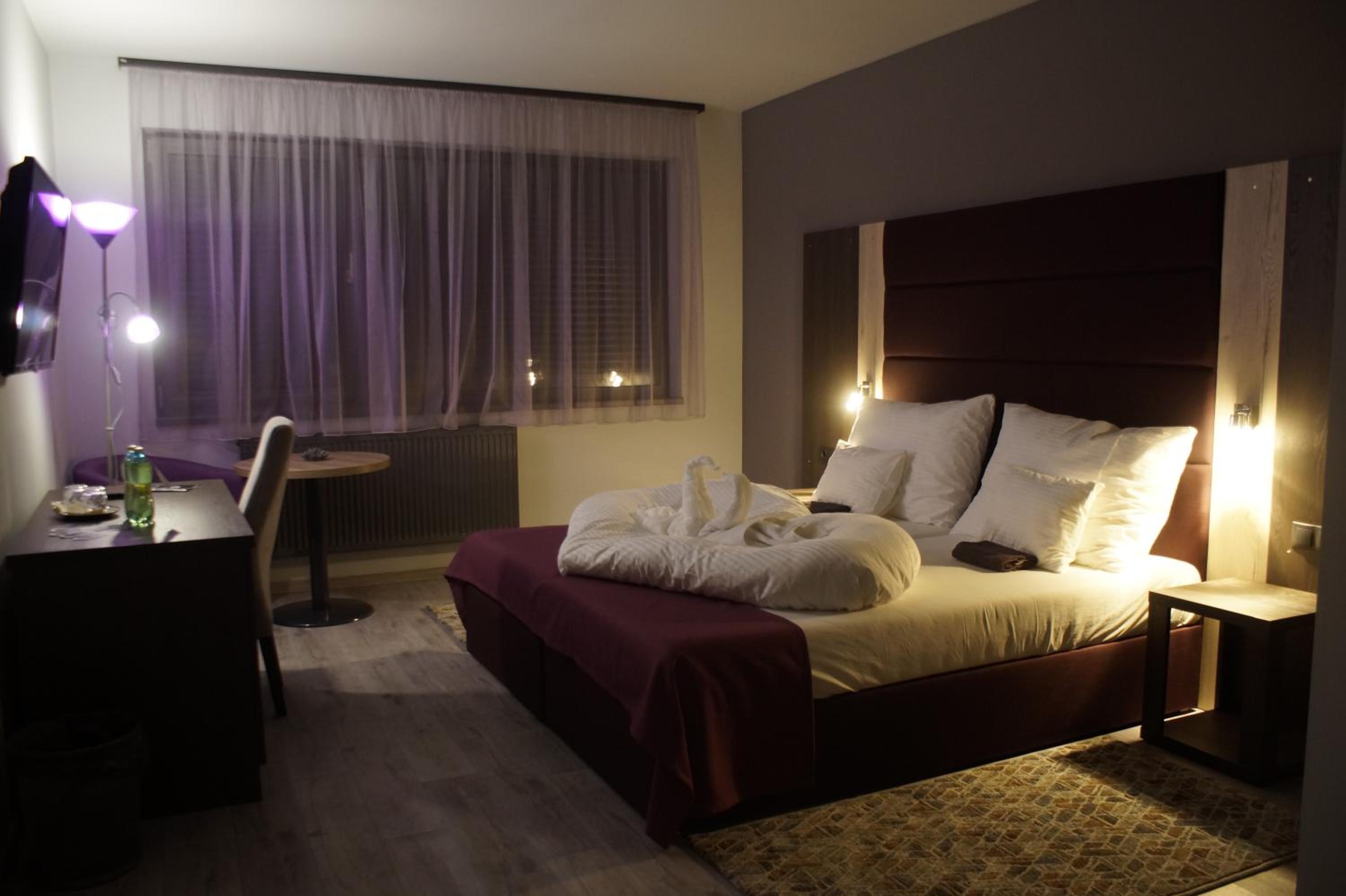 Deluxe Double Room - Photo 20