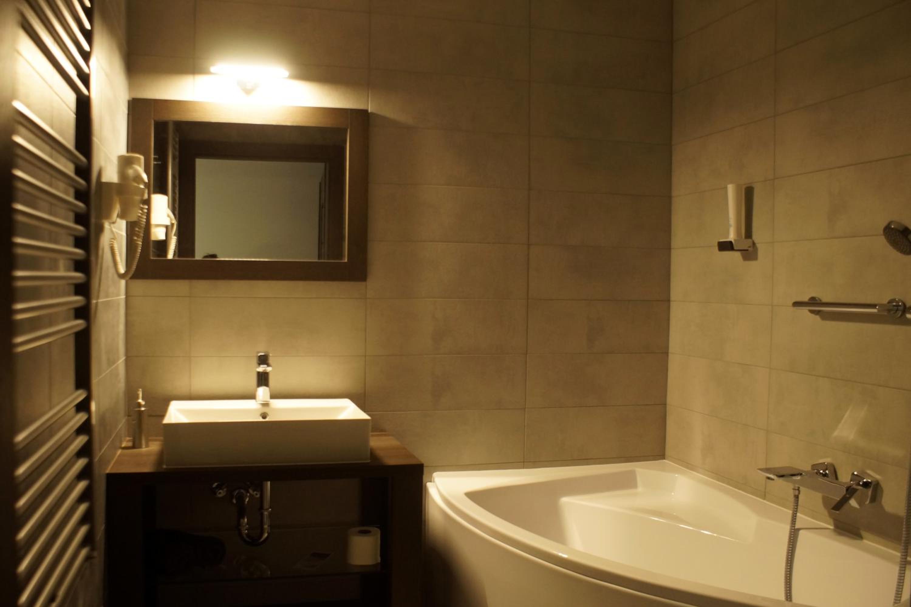 Deluxe Double Room - Photo 19