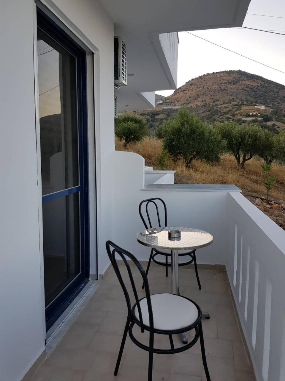 Two-Bedroom Apartment with Mountain View photo 3