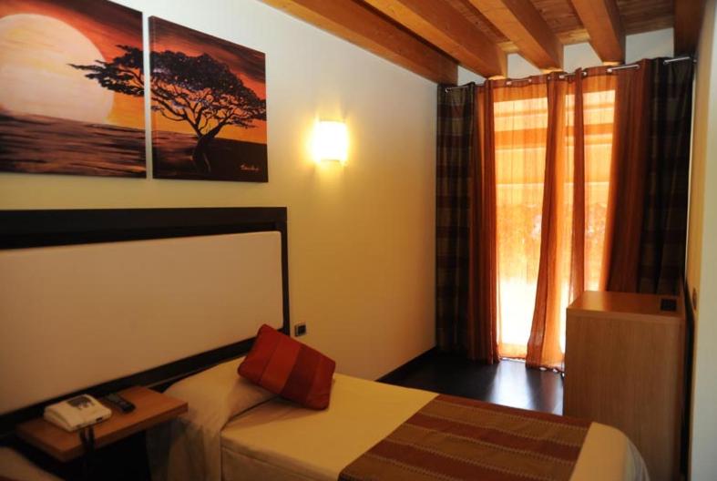 Single Room photo 3