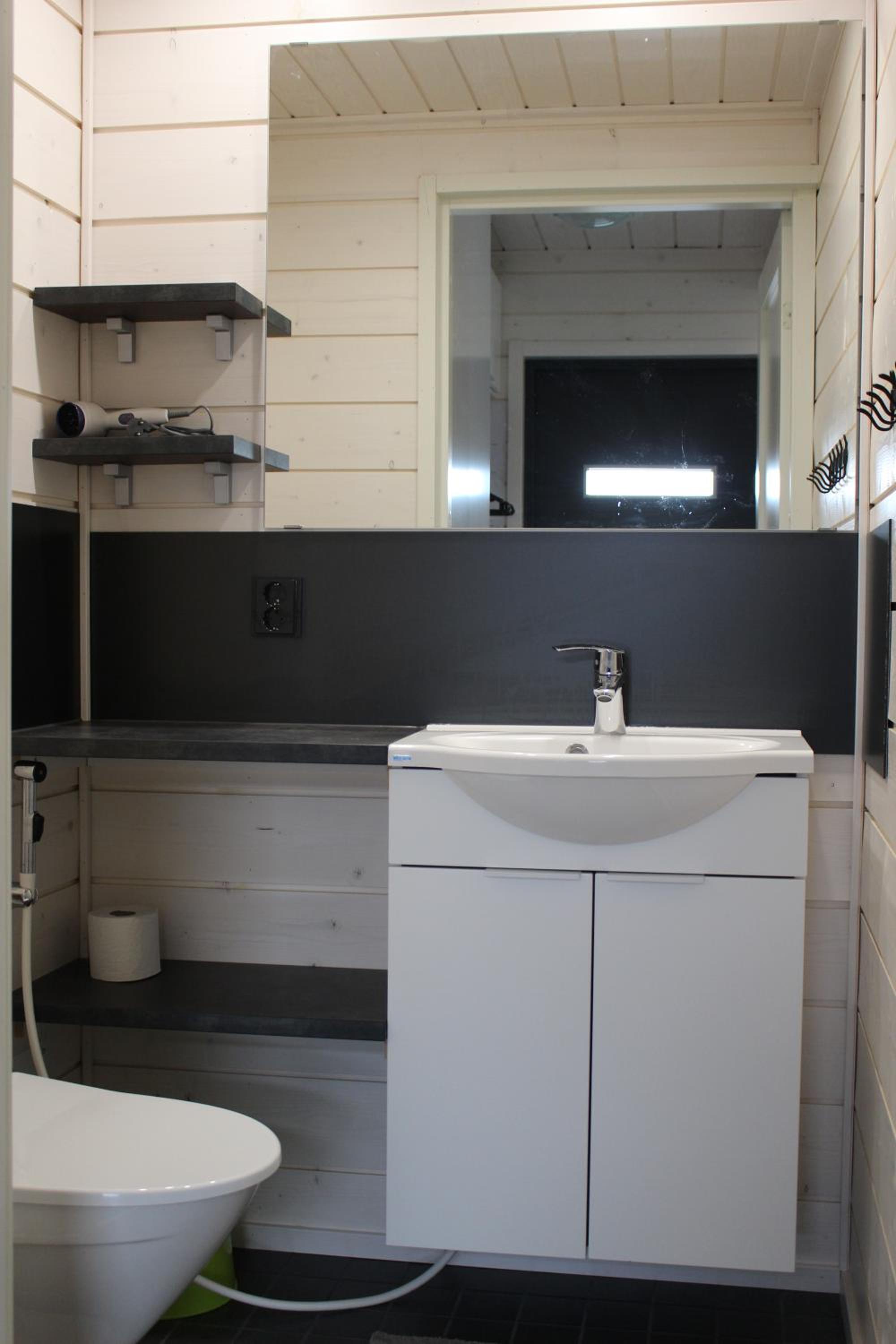 Apartment - Split Level - Photo 2