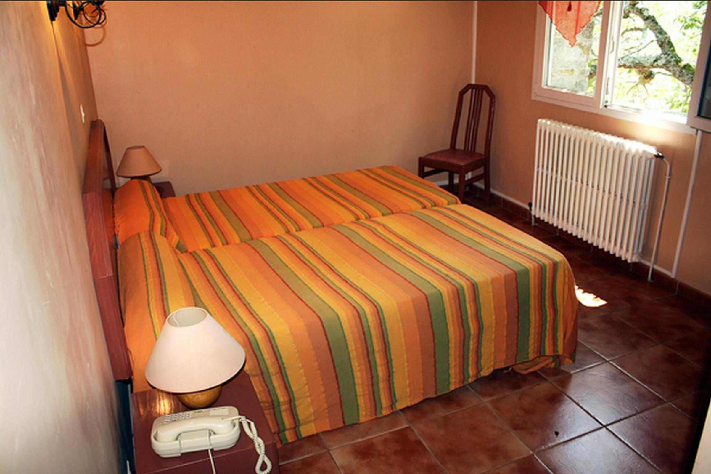 Twin Room - Photo 2