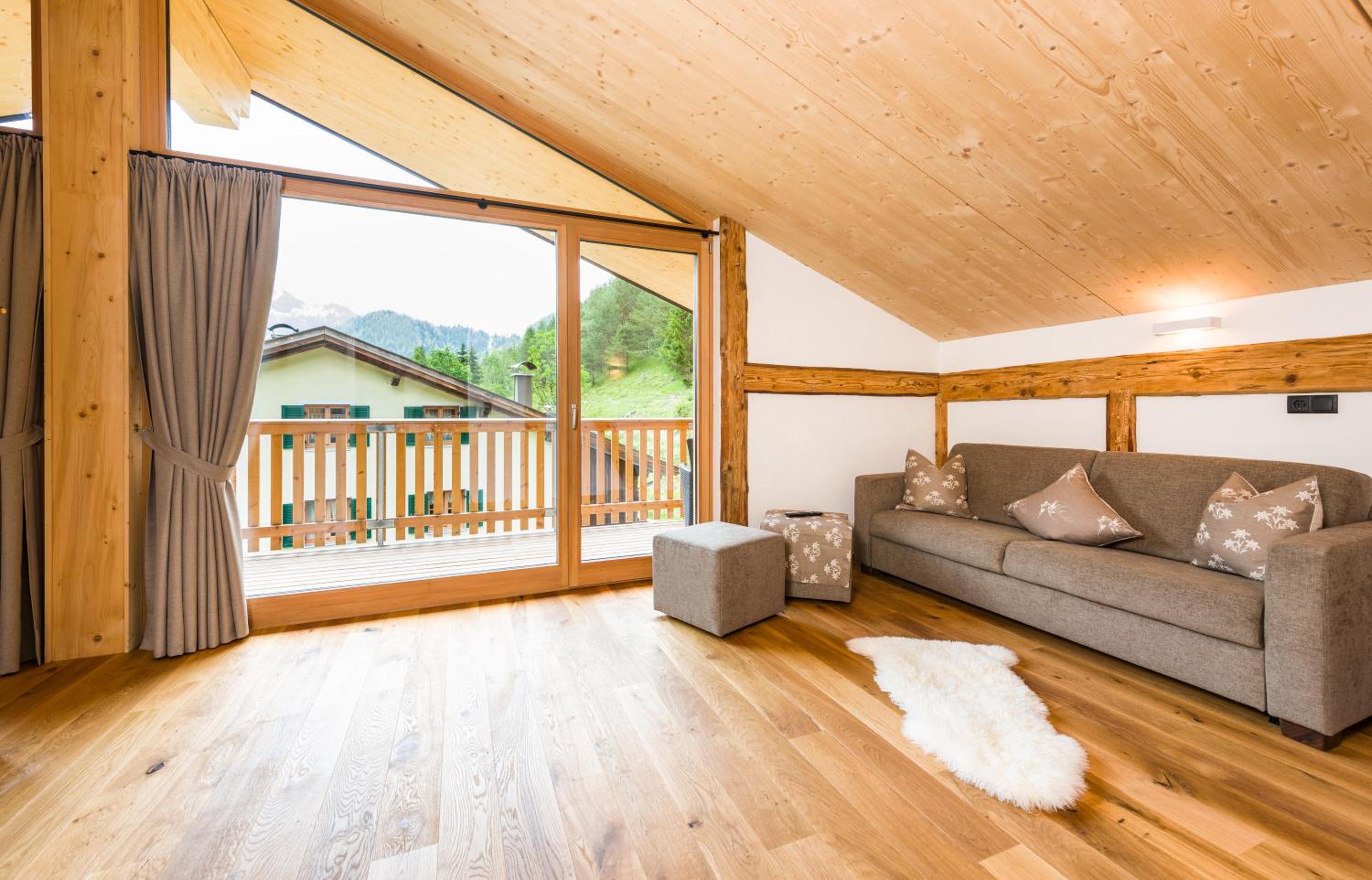 Apartment with Mountain View photo 1