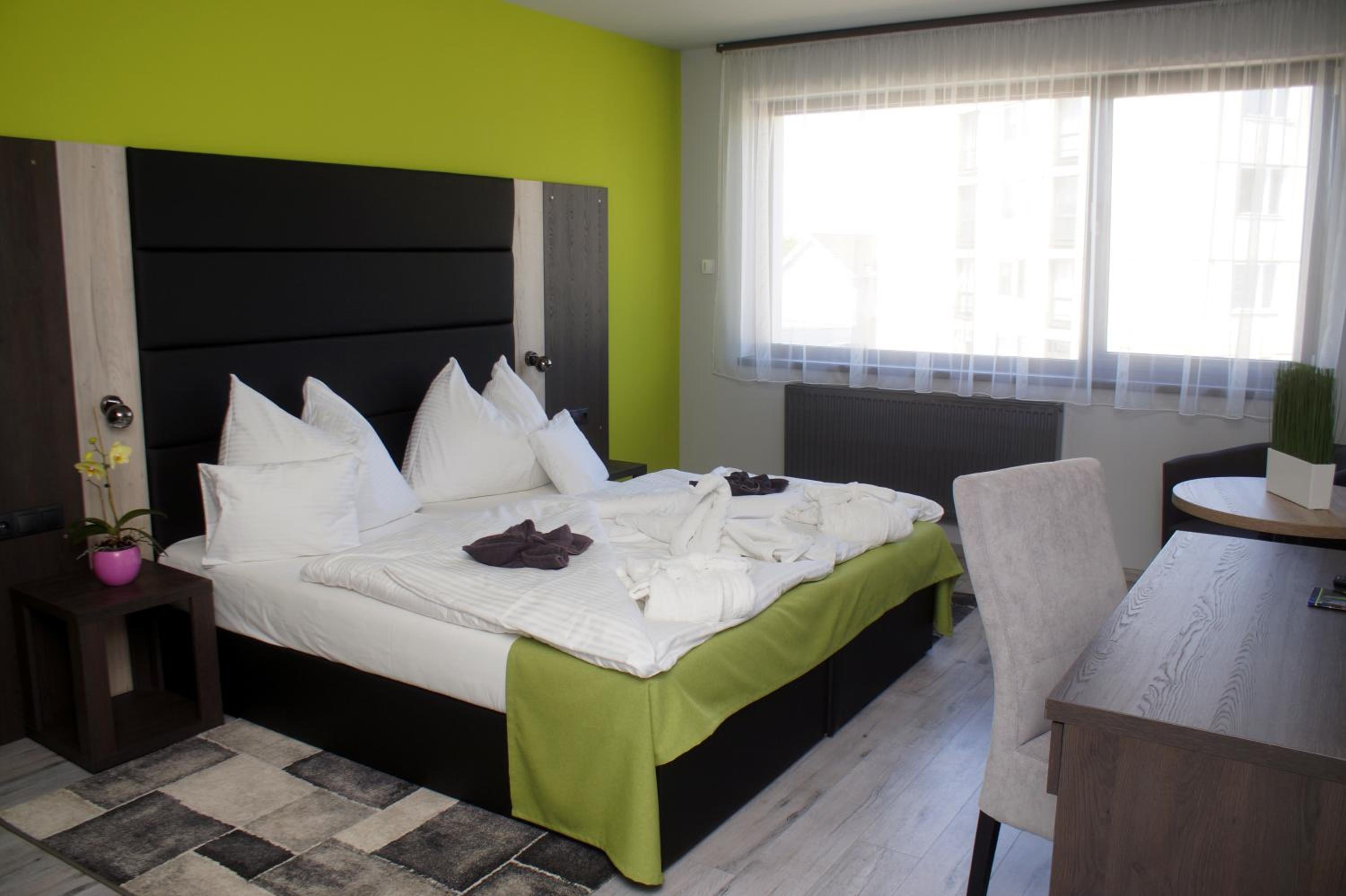 Deluxe Double Room - Photo 10