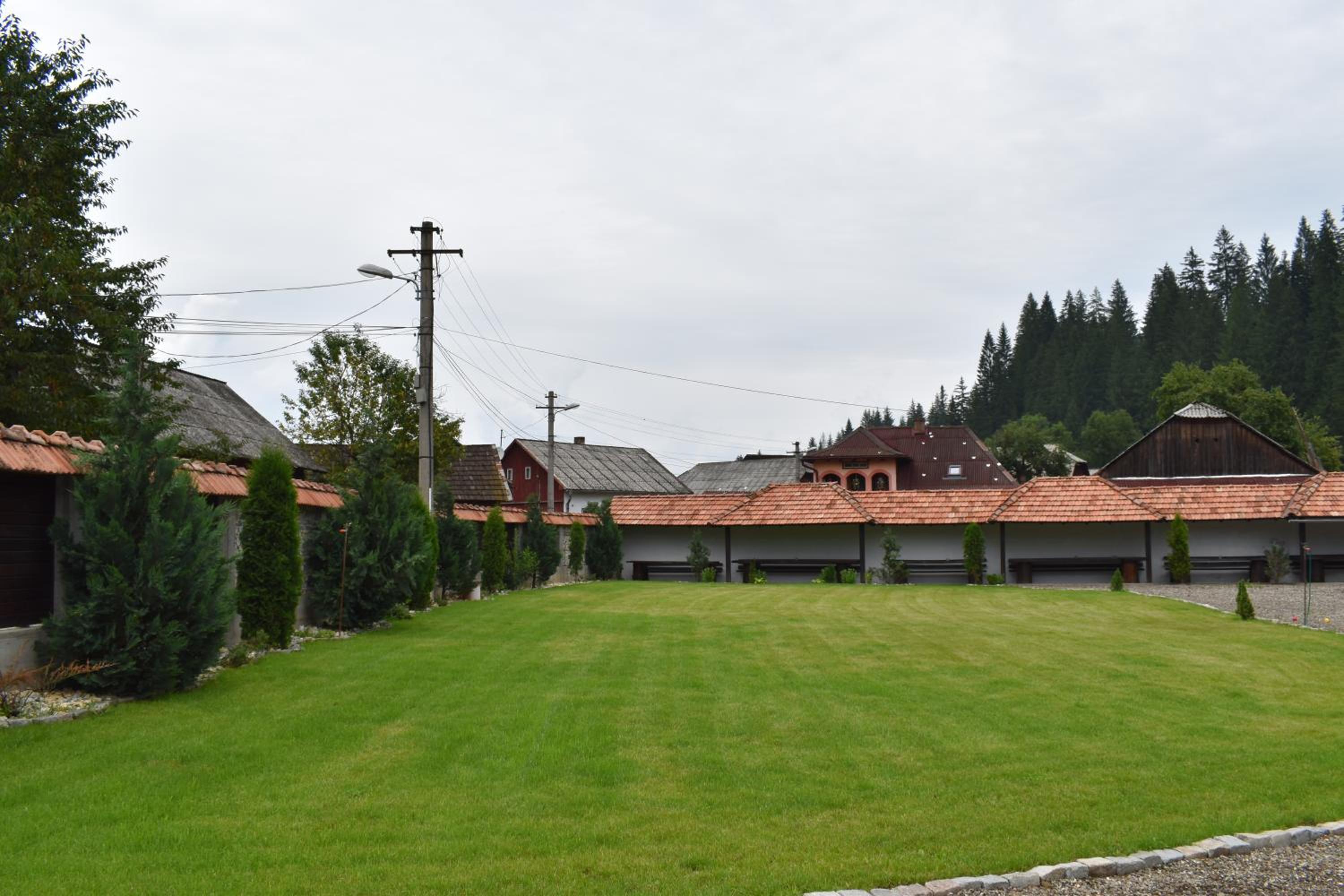 Five-Bedroom House photo 2