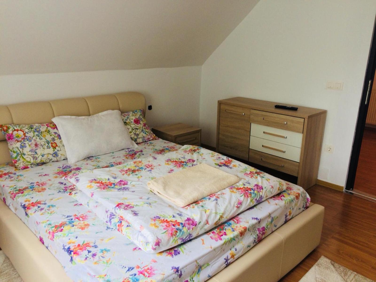Double Room with Private Bathroom - Photo 2