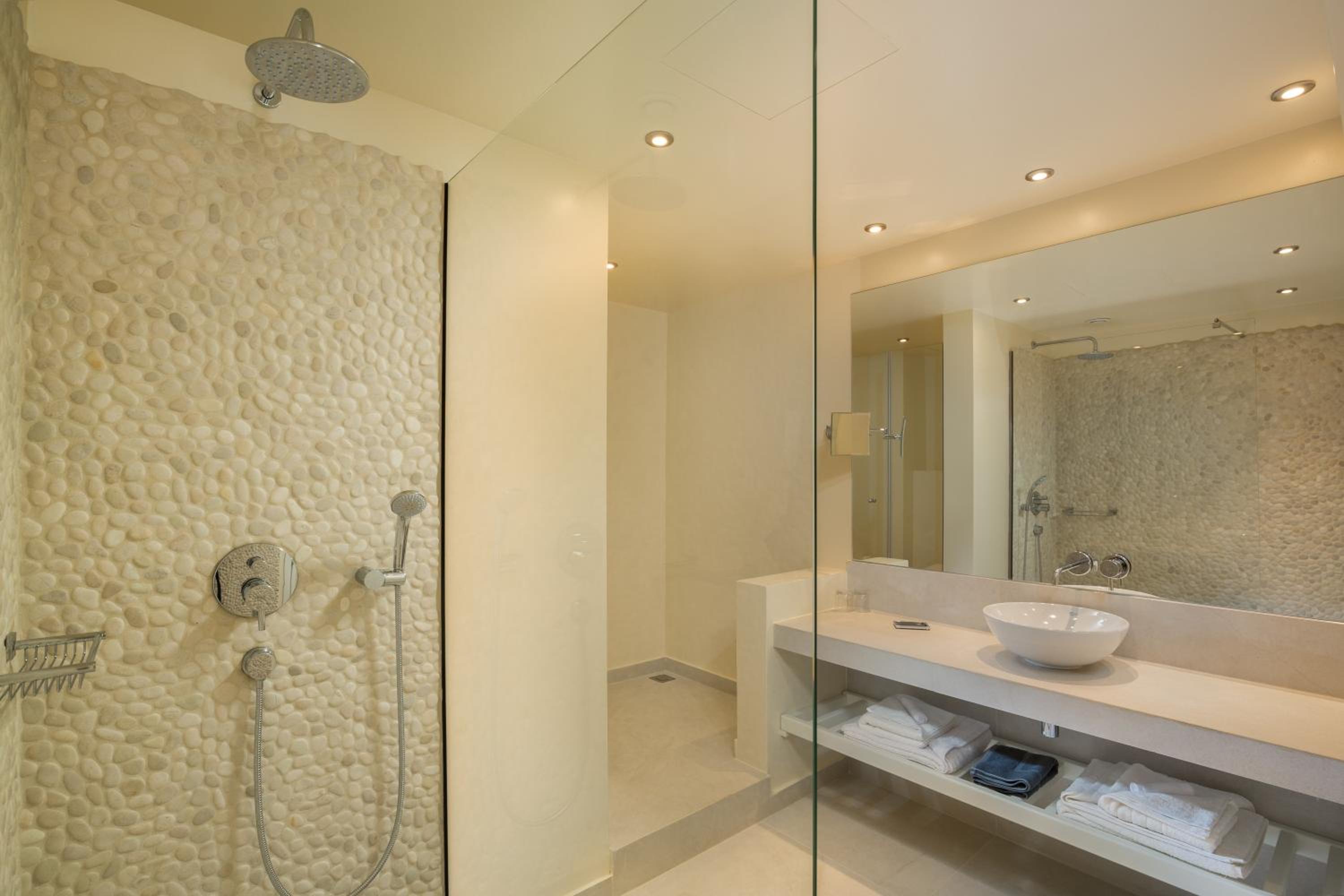 Executive Suite One Bedroom thumbnail 6