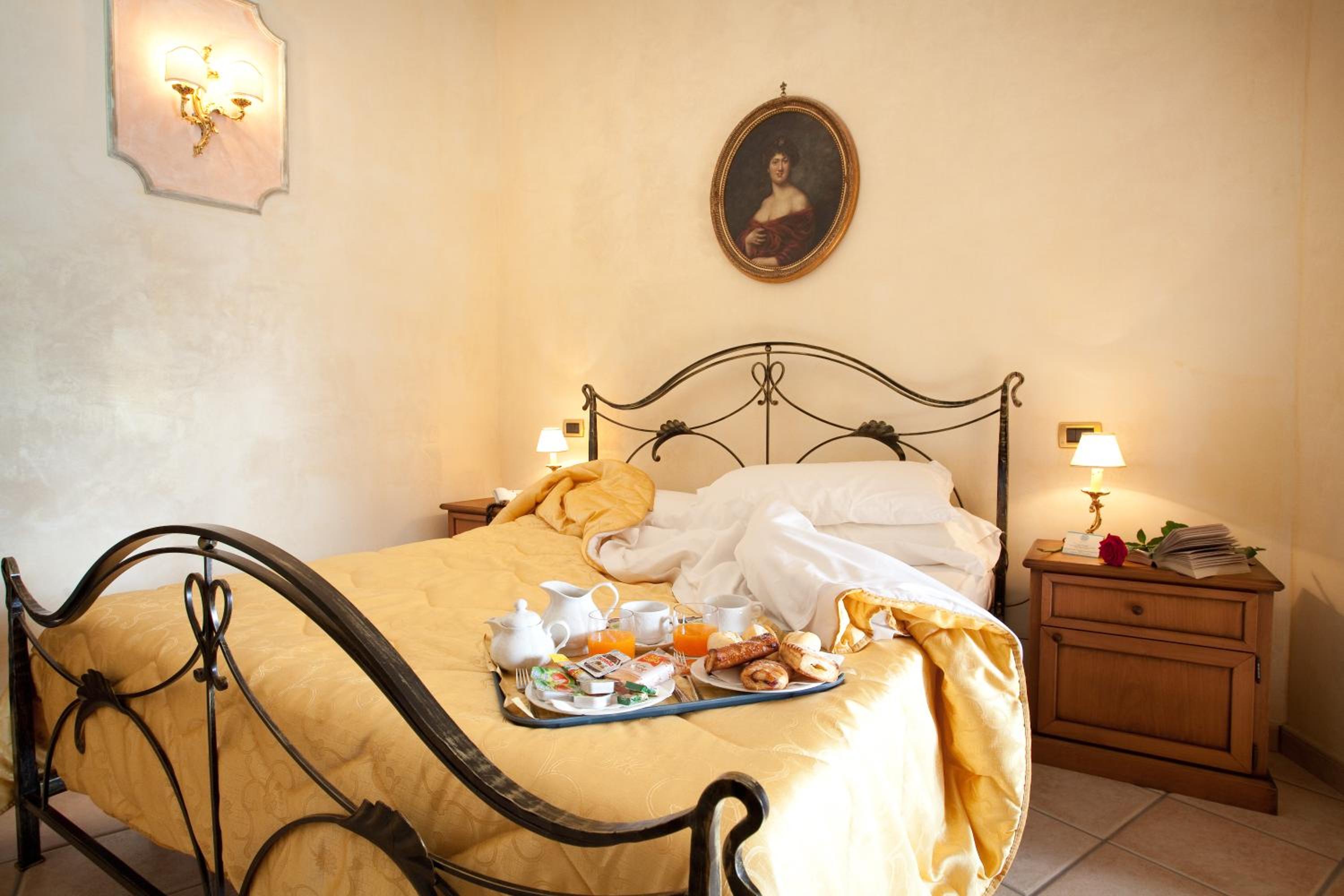 Double Room (1 Adult)