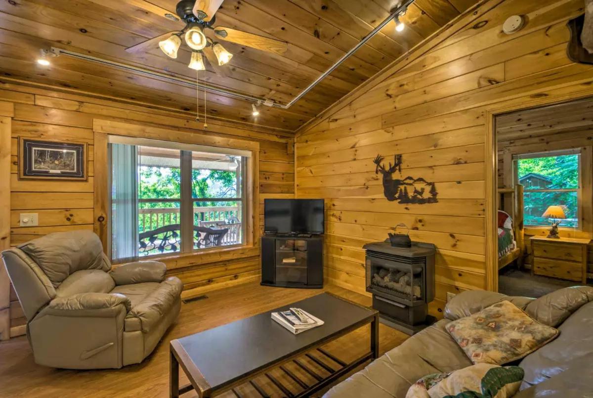 Cabin #9- Bear Den photo 3